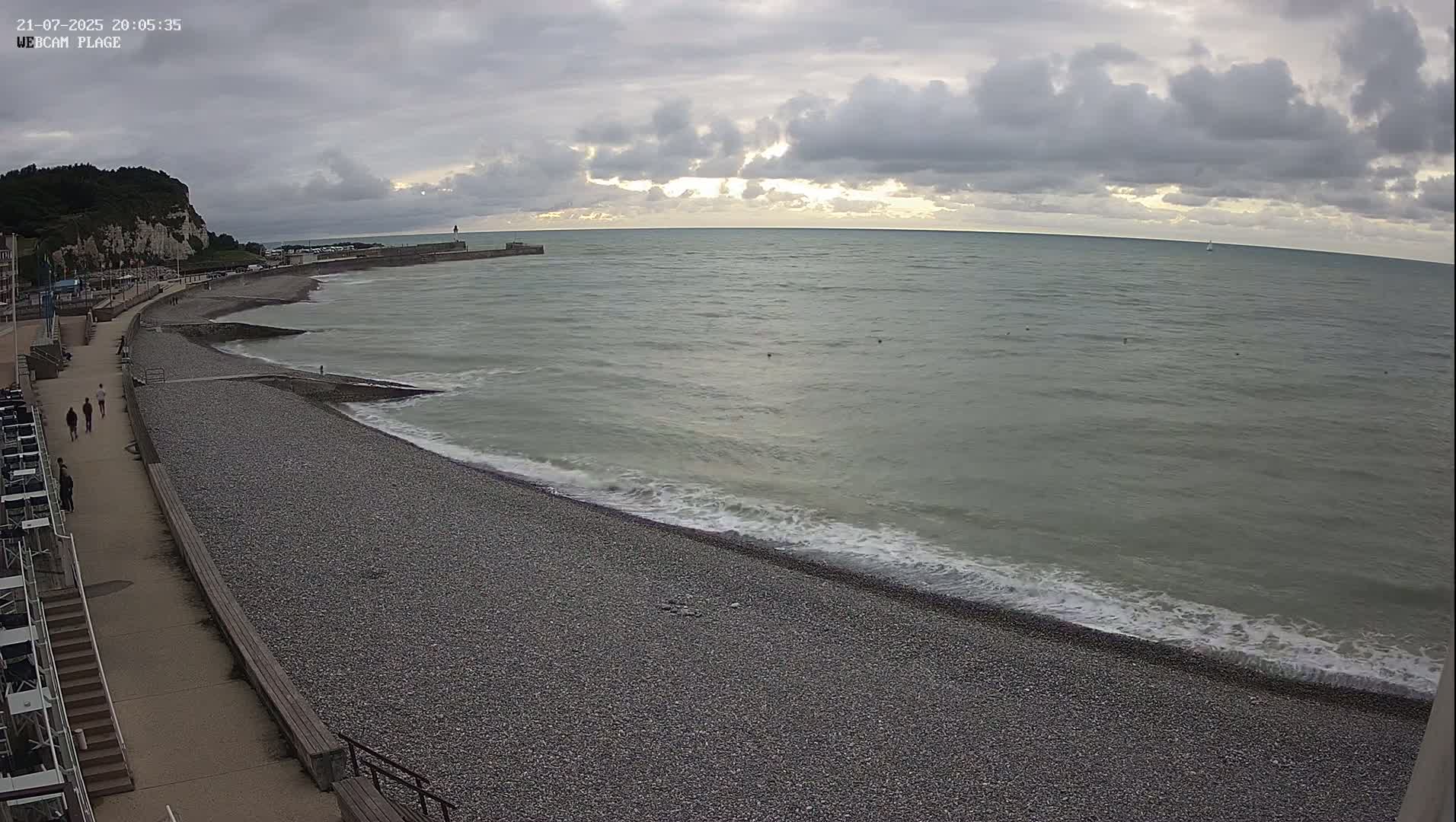 Plage de Saint-Valery-en-Caux  Beach Live Cam - Dieppe, Seine-Maritime, Normandie, France