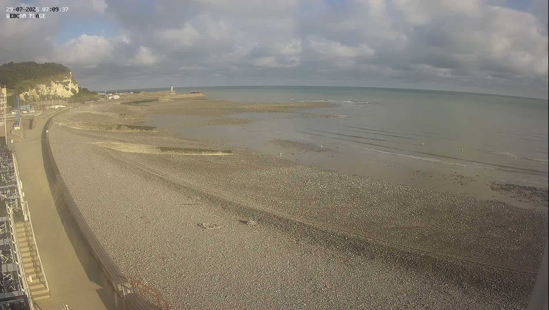 Plage de Saint-Valery-en-Caux  Beach Live Cam - Dieppe, Seine-Maritime, Normandie, France