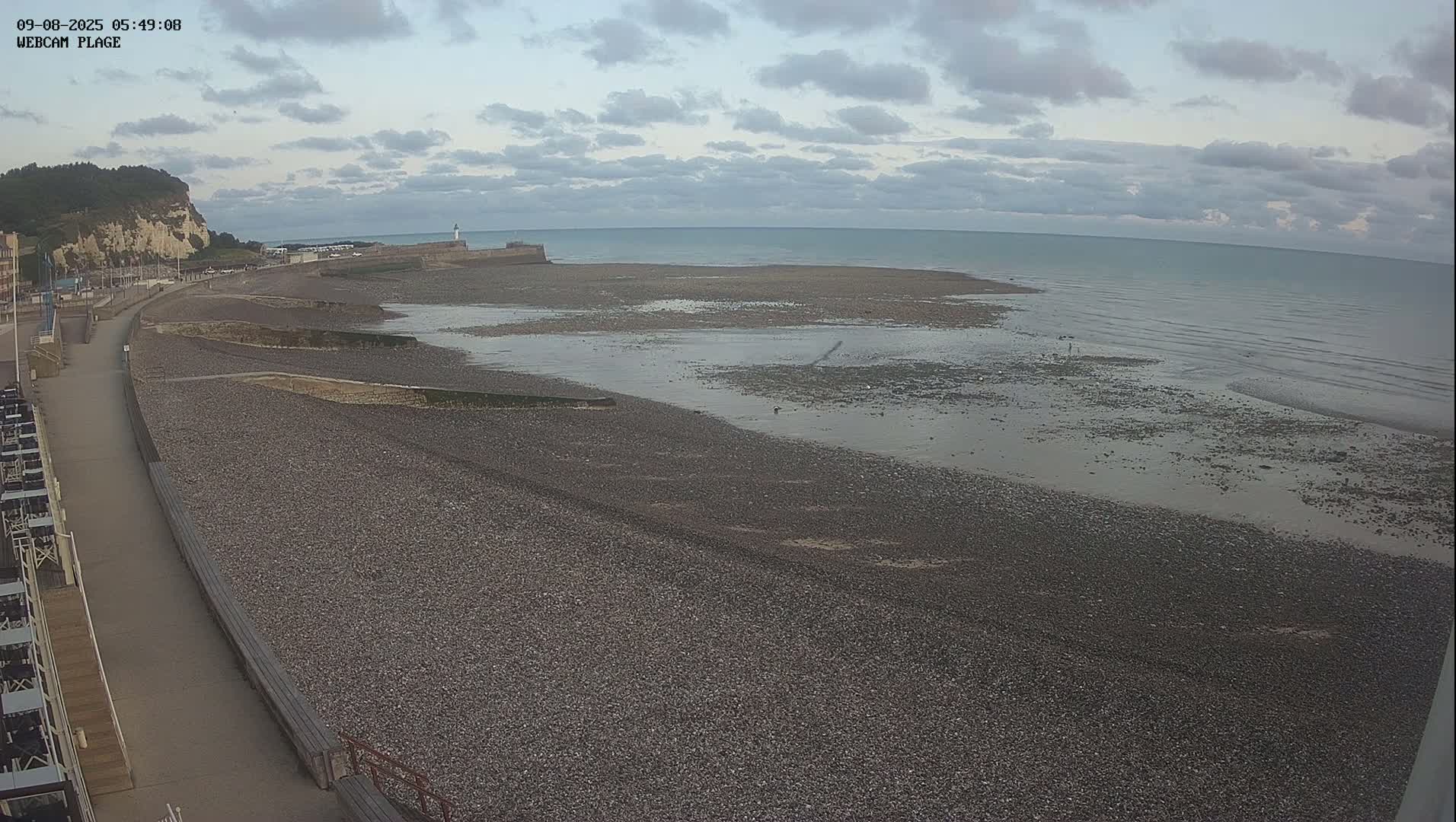 Plage de Saint-Valery-en-Caux  Beach Live Cam - Dieppe, Seine-Maritime, Normandie, France