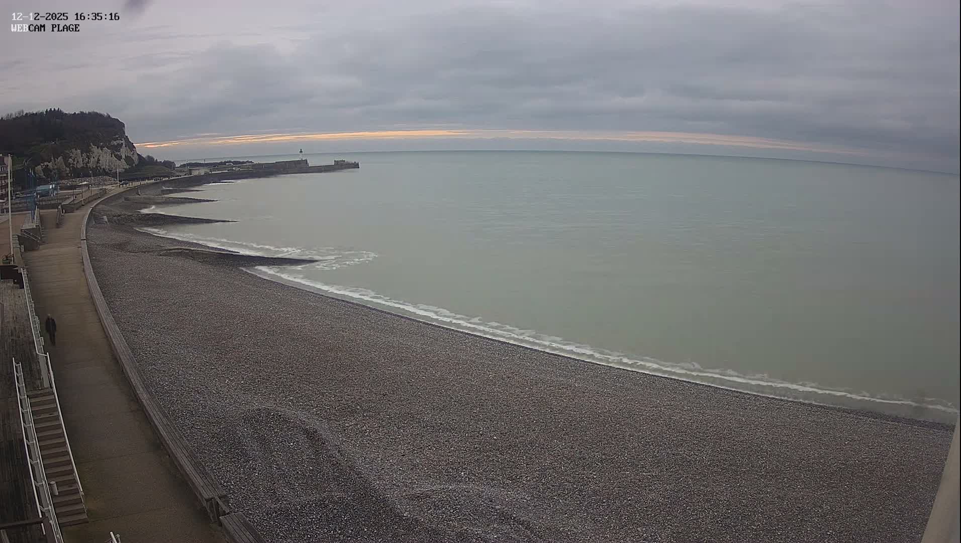 Plage de Saint-Valery-en-Caux  Beach Live Cam - Dieppe, Seine-Maritime, Normandie, France