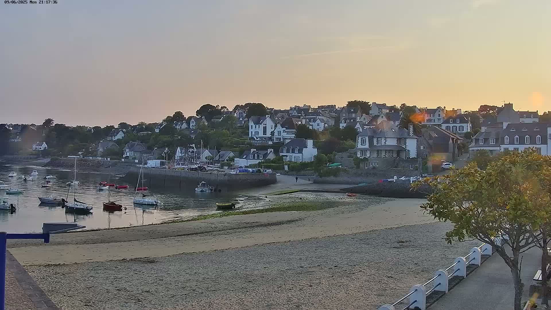Locquirec Commune & Port Live Cam - Morlaix, Finistere, Bretagne, France