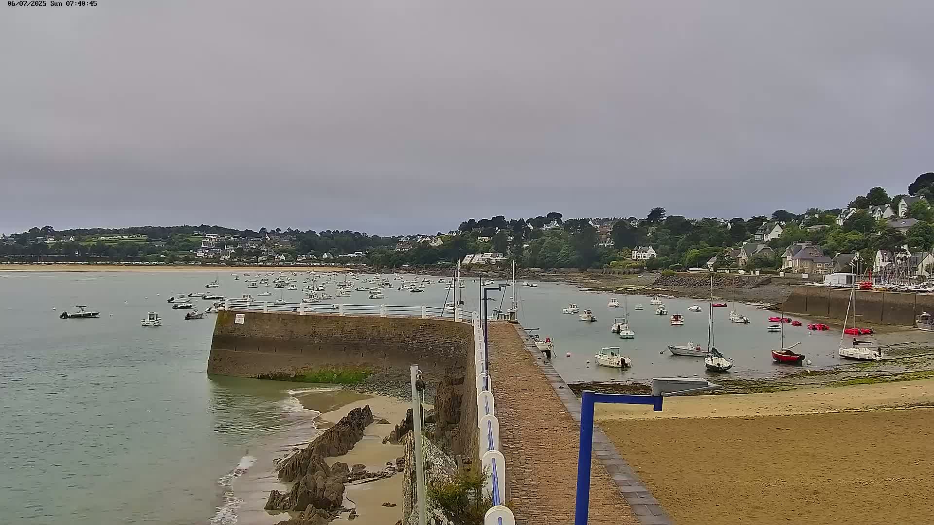 Locquirec Commune & Port Live Cam - Morlaix, Finistere, Bretagne, France