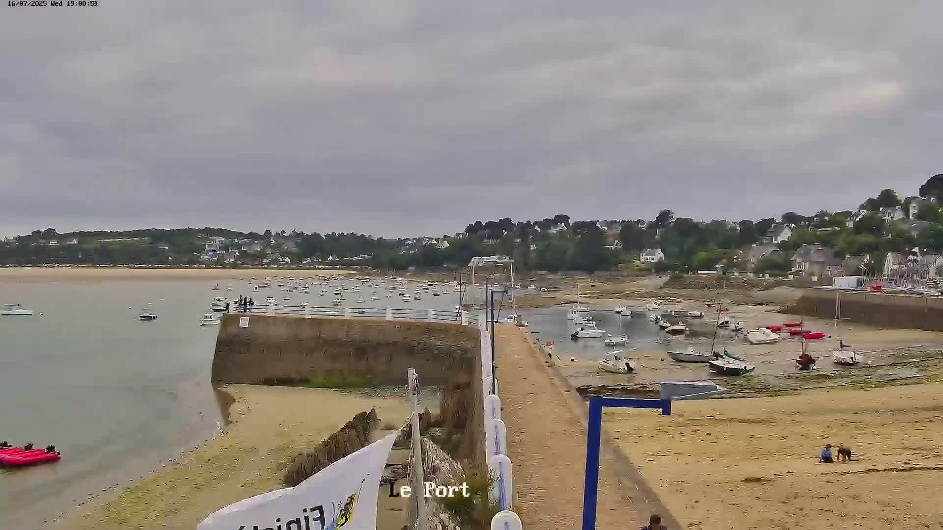 Locquirec Commune & Port Live Cam - Morlaix, Finistere, Bretagne, France