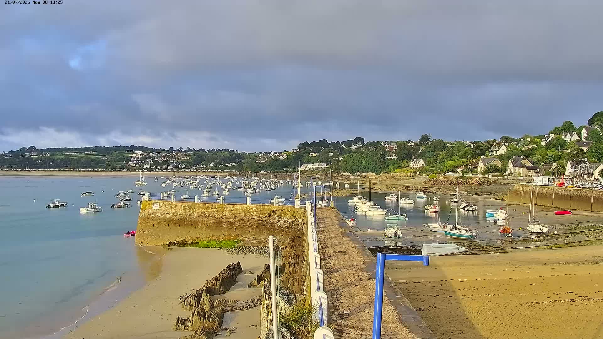 Locquirec Commune & Port Live Cam - Morlaix, Finistere, Bretagne, France