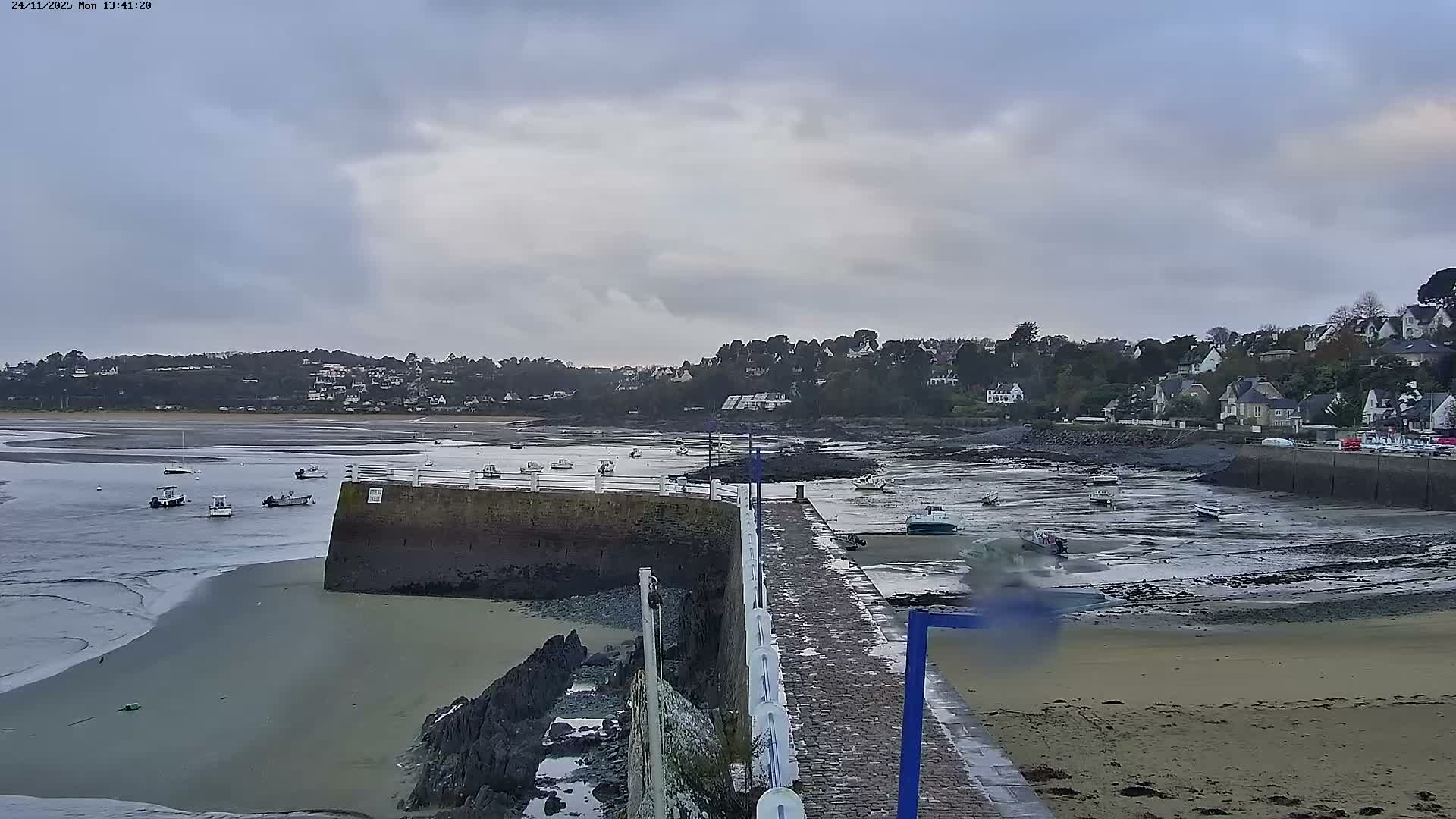 Locquirec Commune & Port Live Cam - Morlaix, Finistere, Bretagne, France