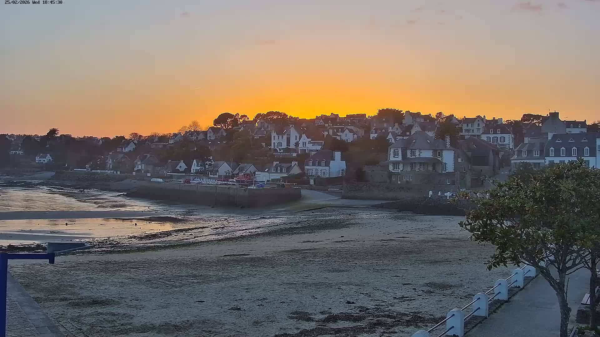 Locquirec Commune & Port Live Cam - Morlaix, Finistere, Bretagne, France