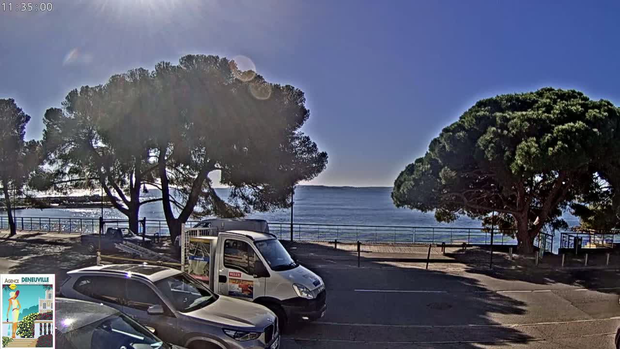 Les Issambres Coast Live Cam -  Roquebrune-sur-Argens, Var, Draguignan, Provence-Alpes-Cote d'Azur, France