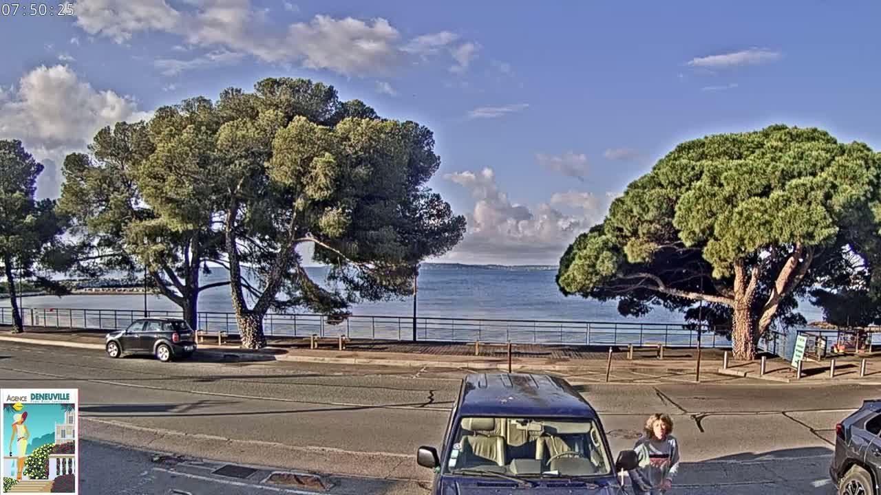 Les Issambres Coast Live Cam -  Roquebrune-sur-Argens, Var, Draguignan, Provence-Alpes-Cote d'Azur, France