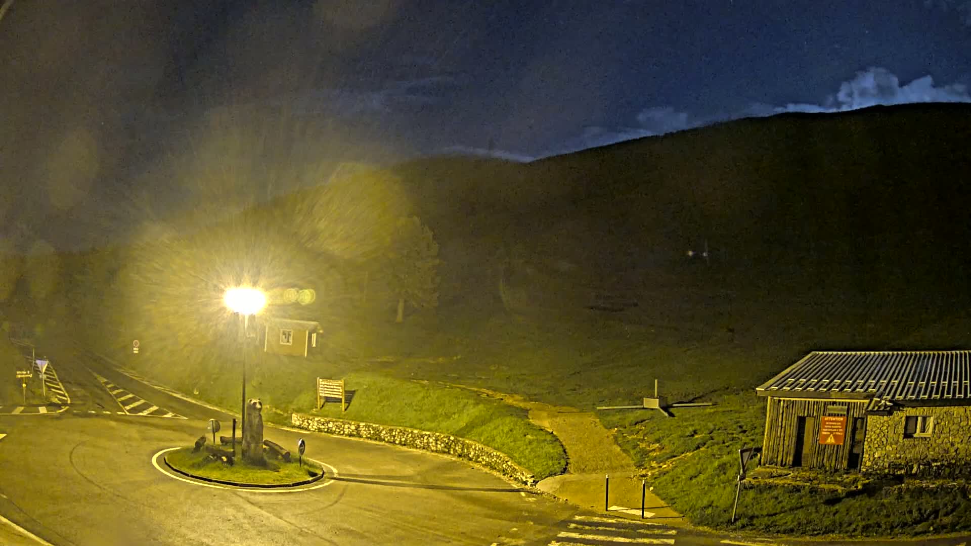 Montserein - Ventoux Mount Live Cam - Carpentras, Vaucluse, Provence-Alpes-Cote d’Azur