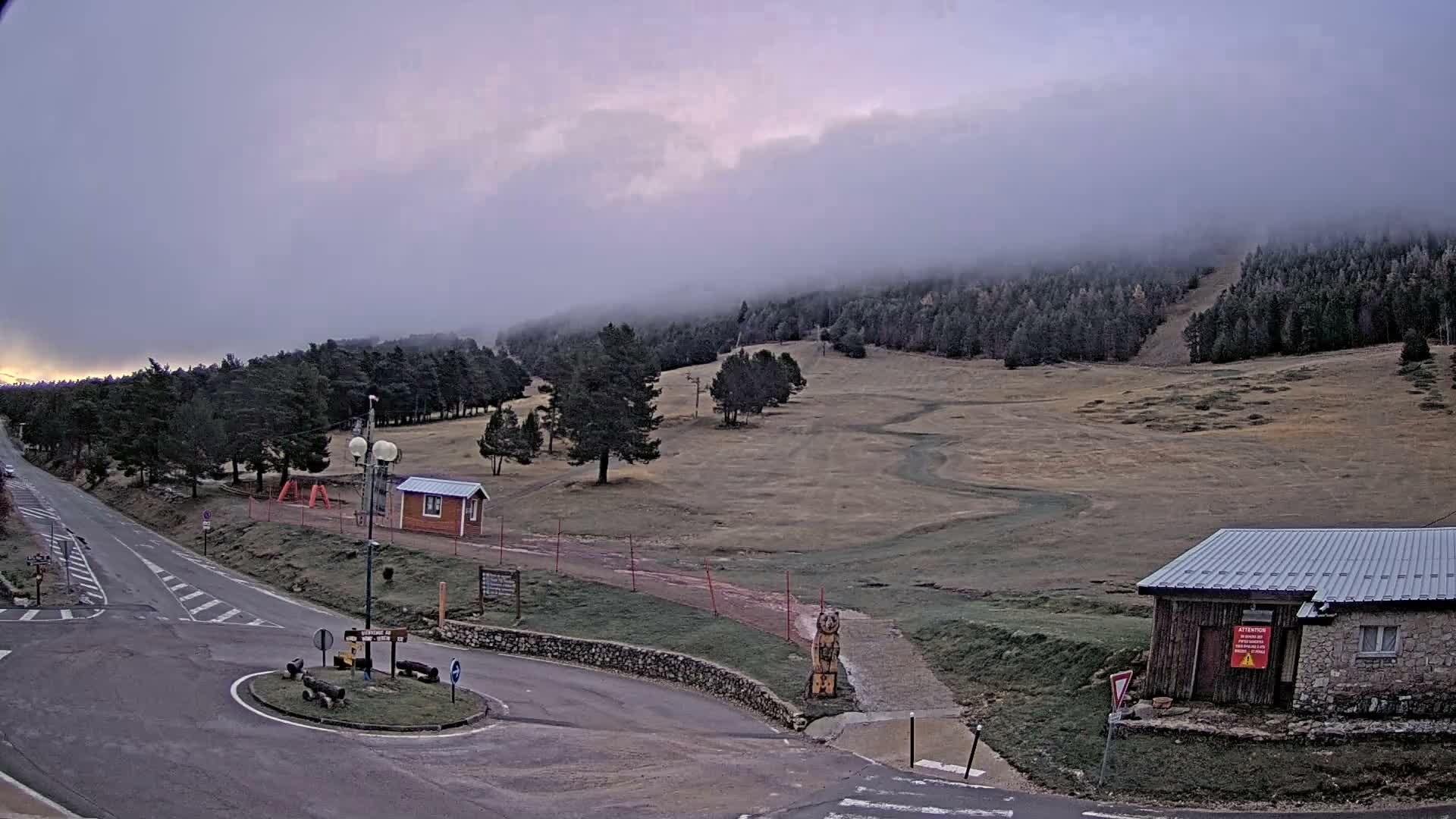 Montserein - Ventoux Mount Live Cam - Carpentras, Vaucluse, Provence-Alpes-Cote d’Azur