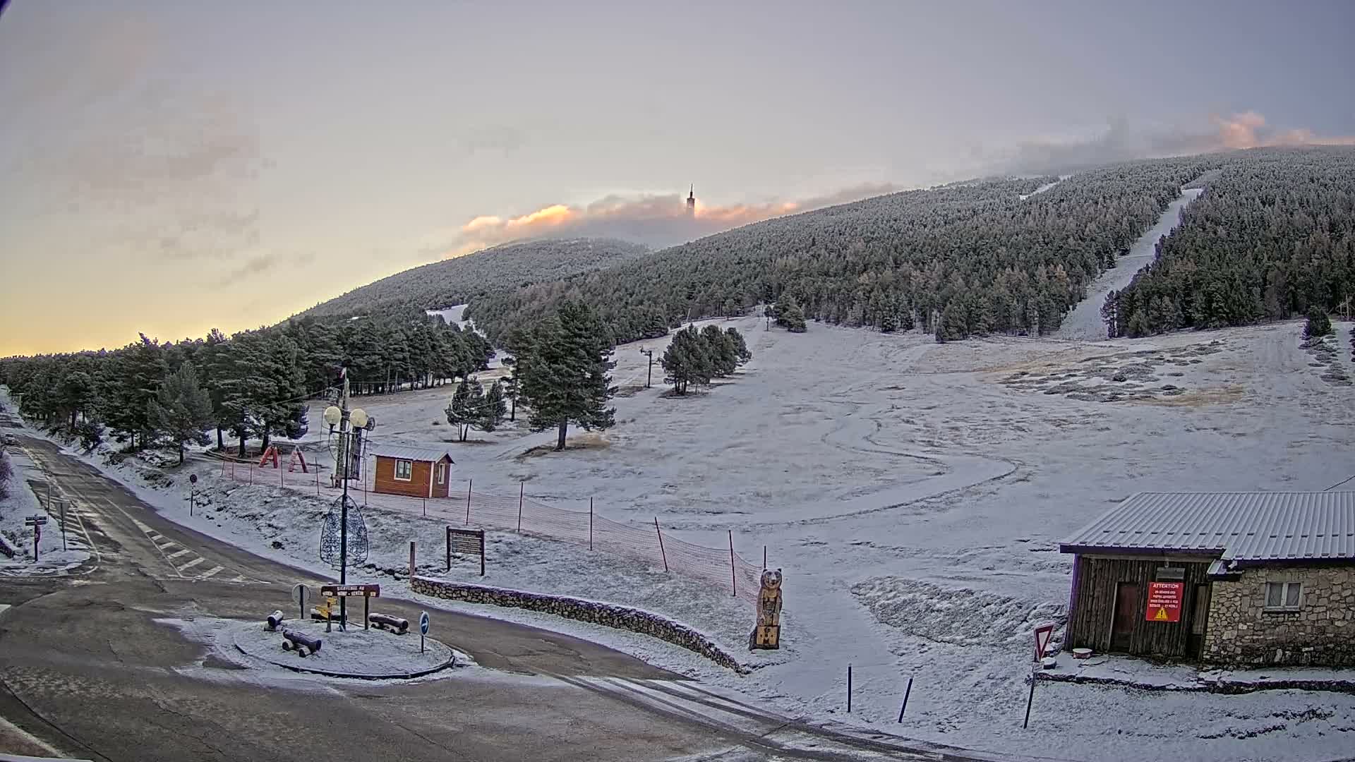 Montserein - Ventoux Mount Live Cam - Carpentras, Vaucluse, Provence-Alpes-Cote d’Azur