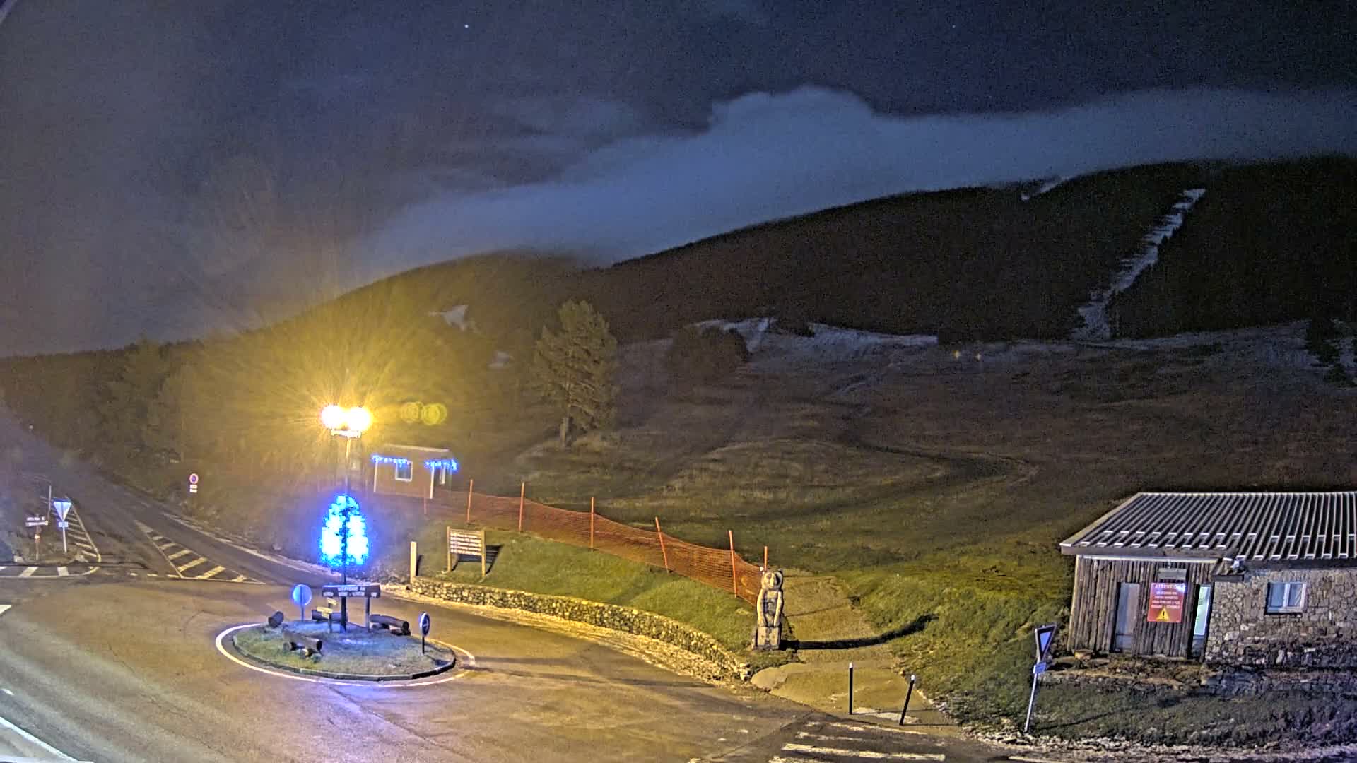 Montserein - Ventoux Mount Live Cam - Carpentras, Vaucluse, Provence-Alpes-Cote d’Azur