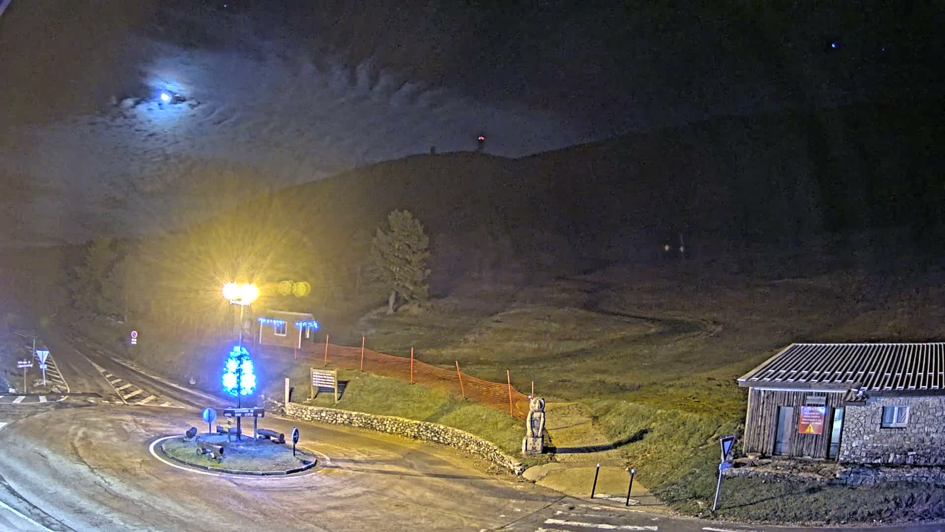 Montserein - Ventoux Mount Live Cam - Carpentras, Vaucluse, Provence-Alpes-Cote d’Azur