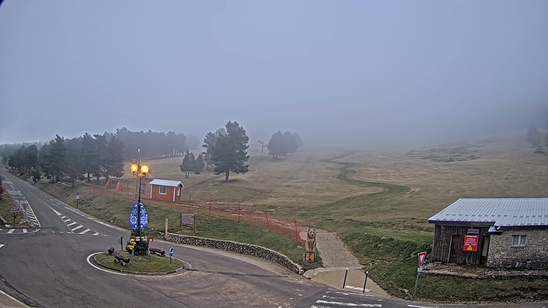 Montserein - Ventoux Mount Live Cam - Carpentras, Vaucluse, Provence-Alpes-Cote d’Azur