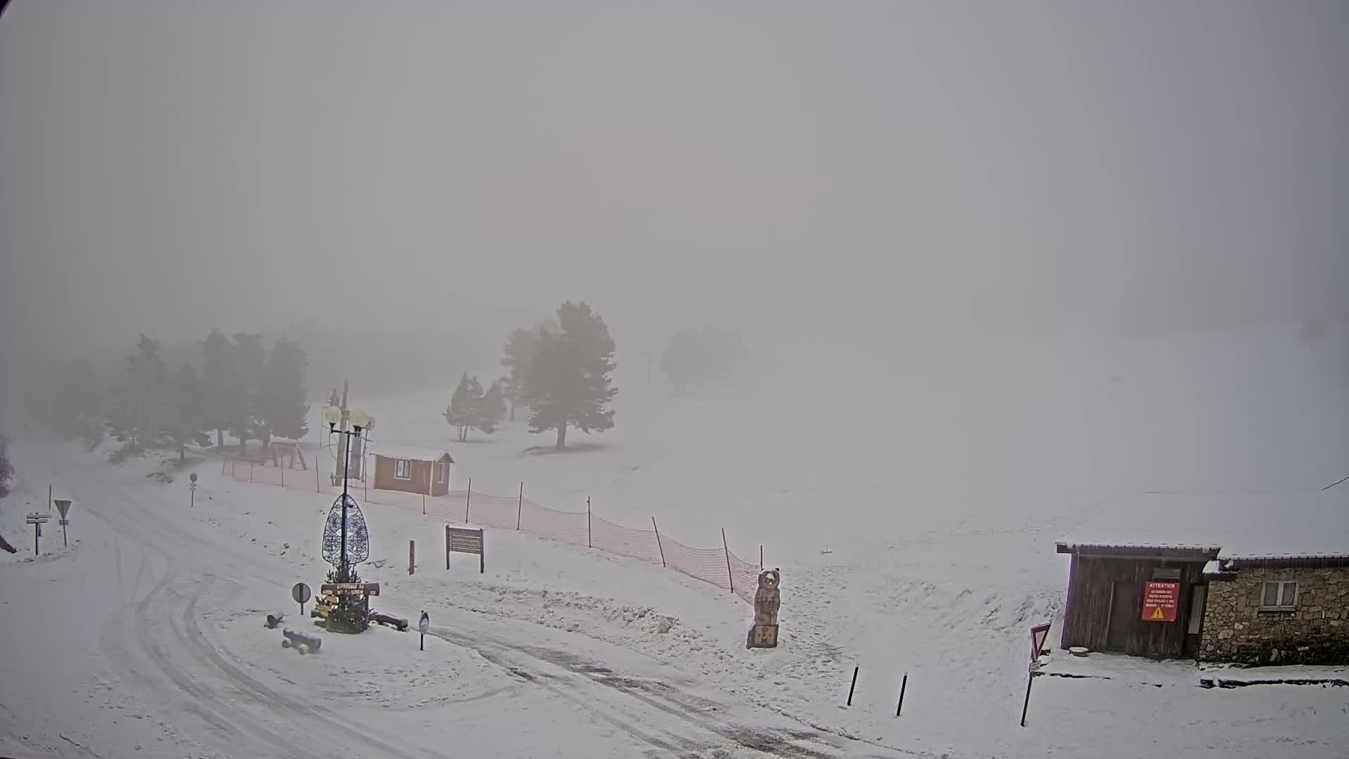 Montserein - Ventoux Mount Live Cam - Carpentras, Vaucluse, Provence-Alpes-Cote d’Azur