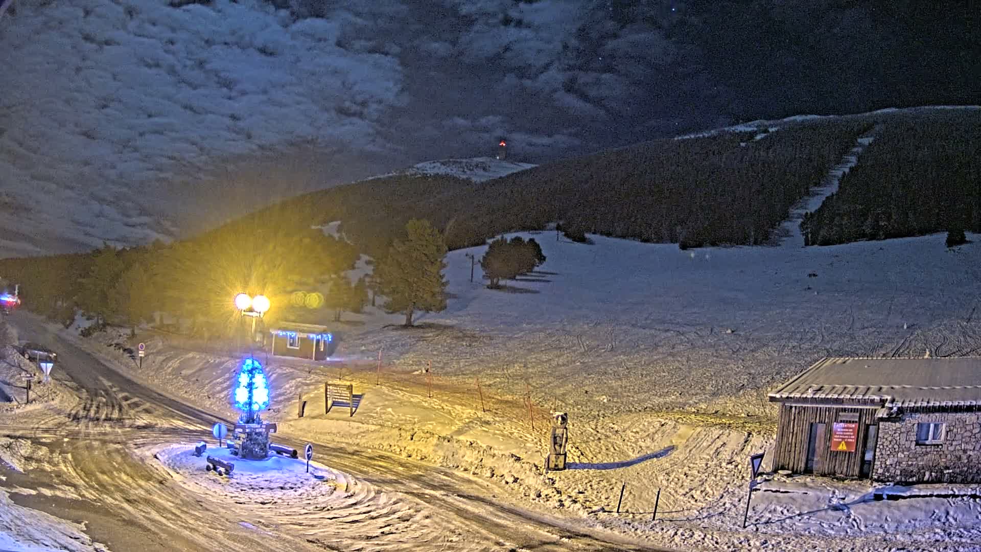Montserein - Ventoux Mount Live Cam - Carpentras, Vaucluse, Provence-Alpes-Cote d’Azur