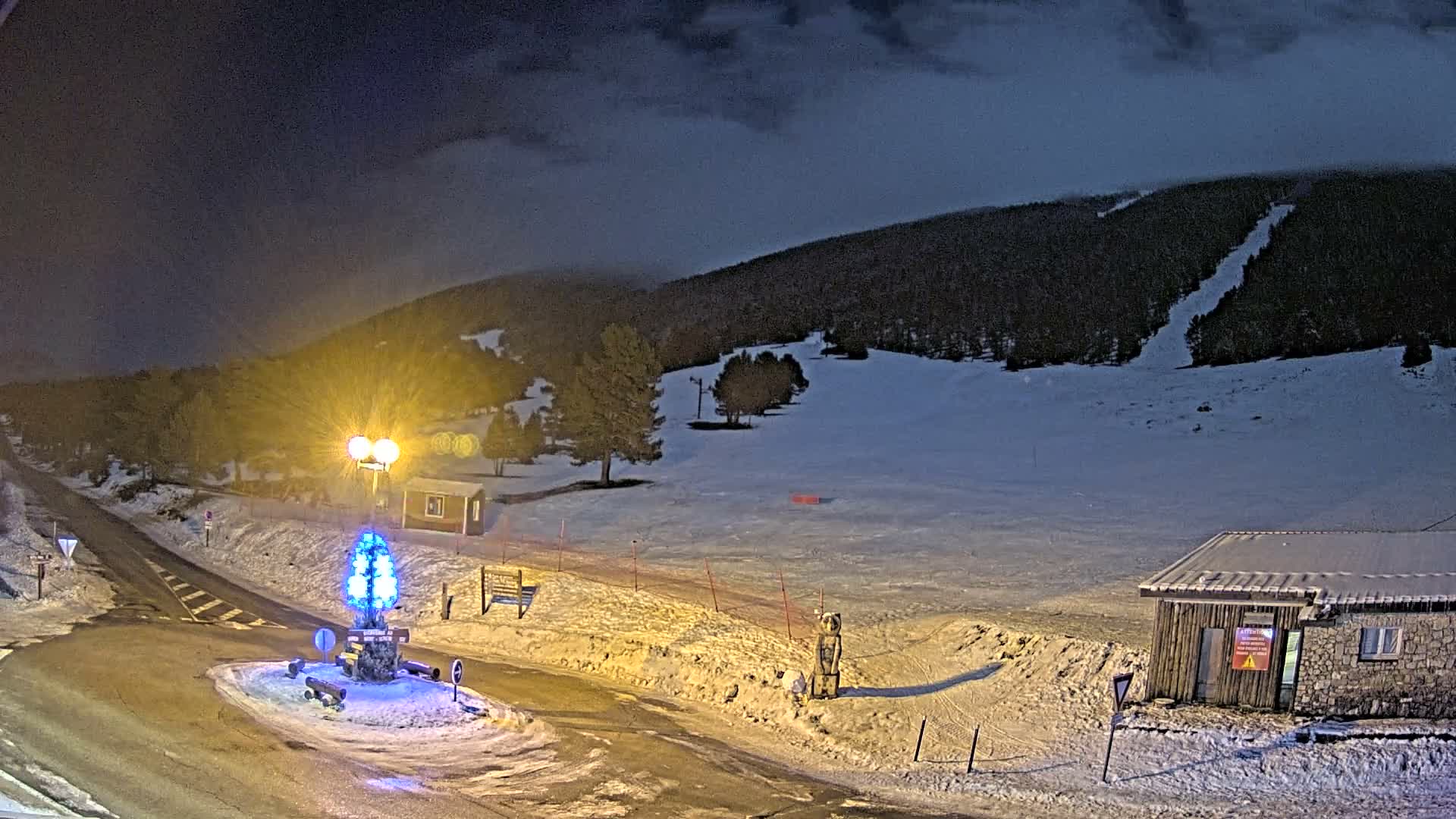 Montserein - Ventoux Mount Live Cam - Carpentras, Vaucluse, Provence-Alpes-Cote d’Azur