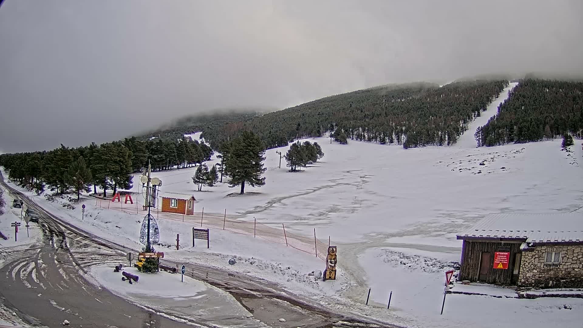 Montserein - Ventoux Mount Live Cam - Carpentras, Vaucluse, Provence-Alpes-Cote d’Azur