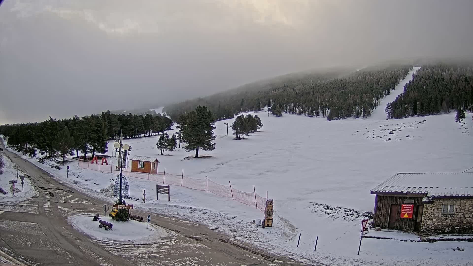 Montserein - Ventoux Mount Live Cam - Carpentras, Vaucluse, Provence-Alpes-Cote d’Azur