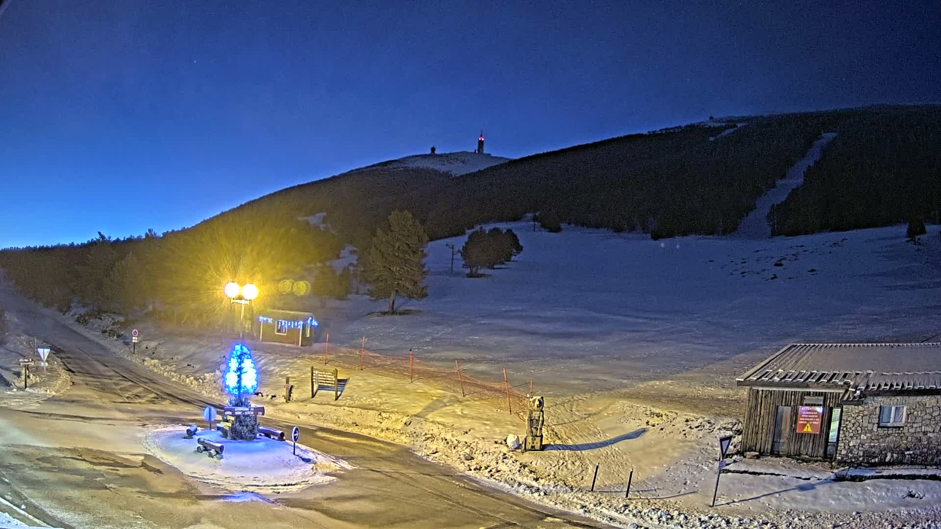 Montserein - Ventoux Mount Live Cam - Carpentras, Vaucluse, Provence-Alpes-Cote d’Azur