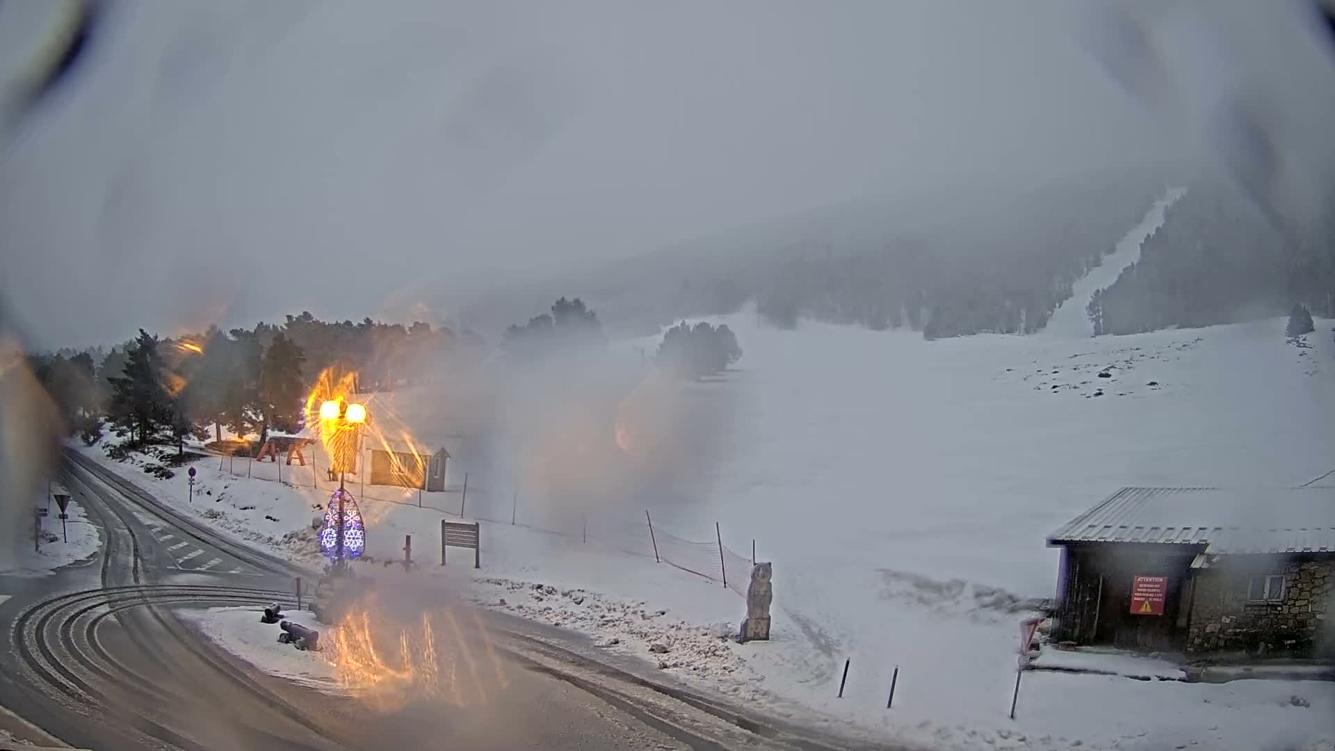 Montserein - Ventoux Mount Live Cam - Carpentras, Vaucluse, Provence-Alpes-Cote d’Azur