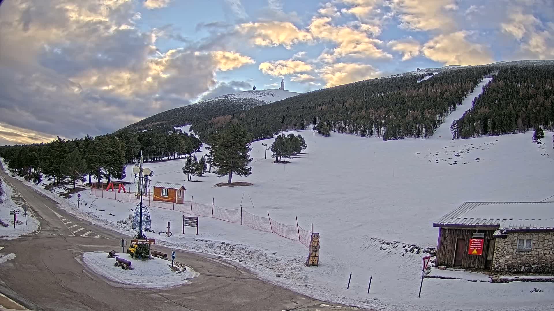 Montserein - Ventoux Mount Live Cam - Carpentras, Vaucluse, Provence-Alpes-Cote d’Azur
