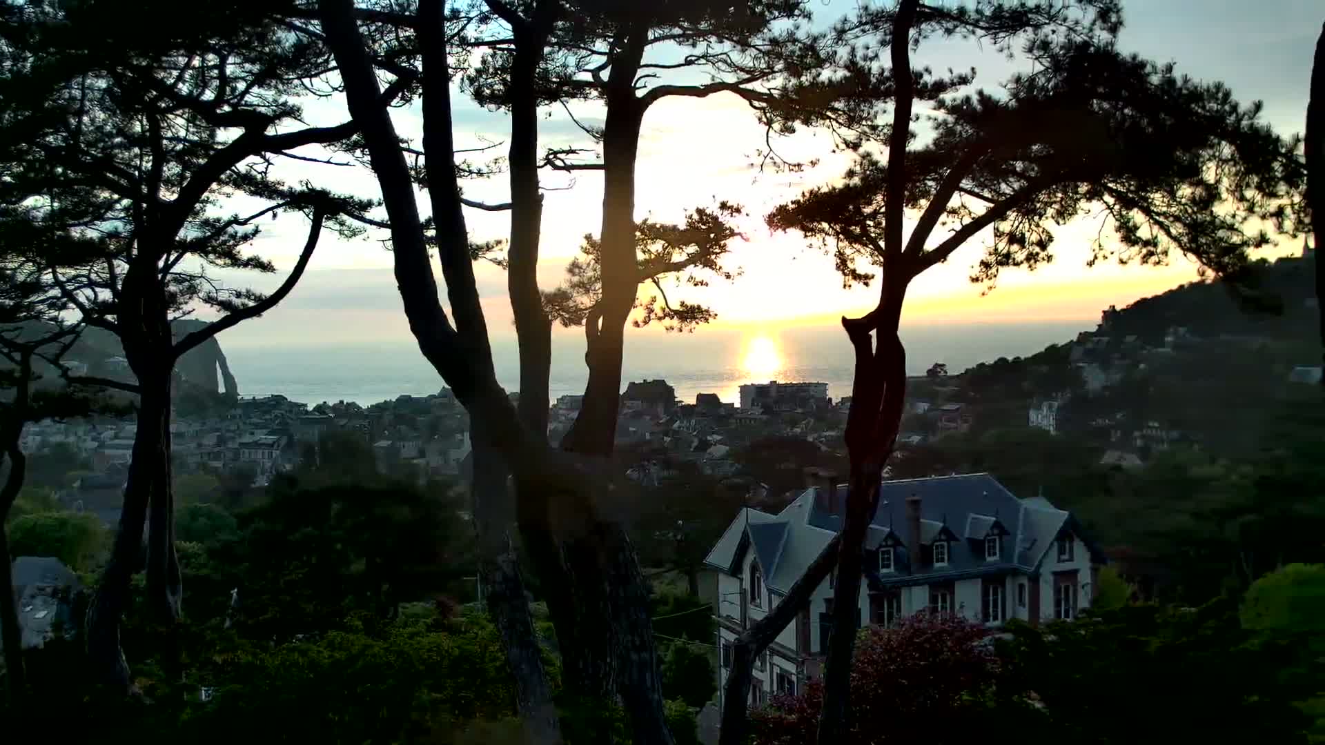 Etretat Commune Skyline PTZ Live Cam - Le Havre, Seine-Maritime, 	Normandie, France