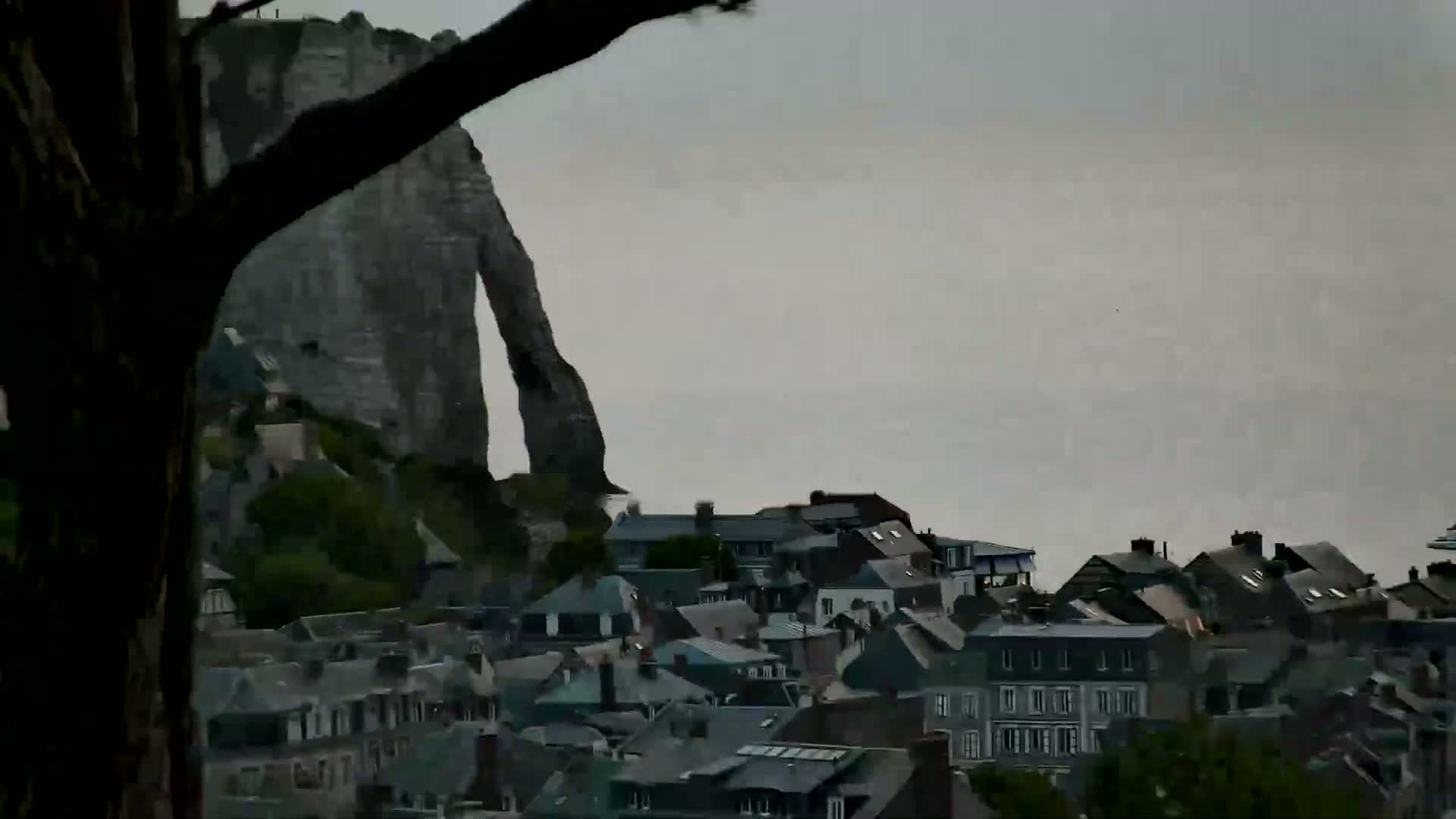 Etretat Commune Skyline PTZ Live Cam - Le Havre, Seine-Maritime, 	Normandie, France