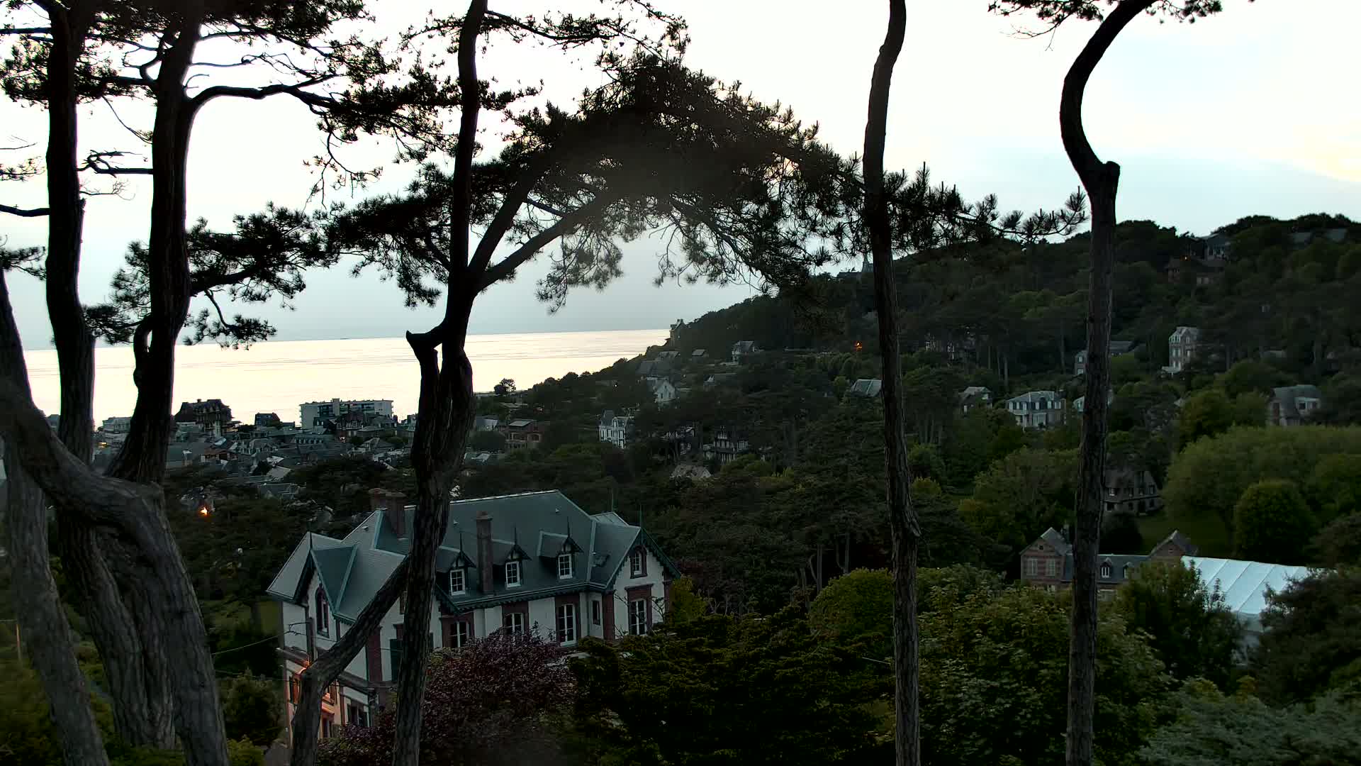 Etretat Commune Skyline PTZ Live Cam - Le Havre, Seine-Maritime, 	Normandie, France