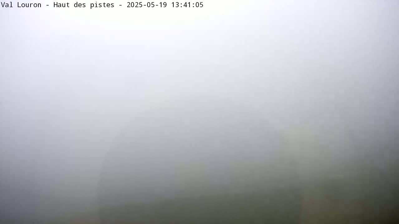 A very thick fog obscures the view.
