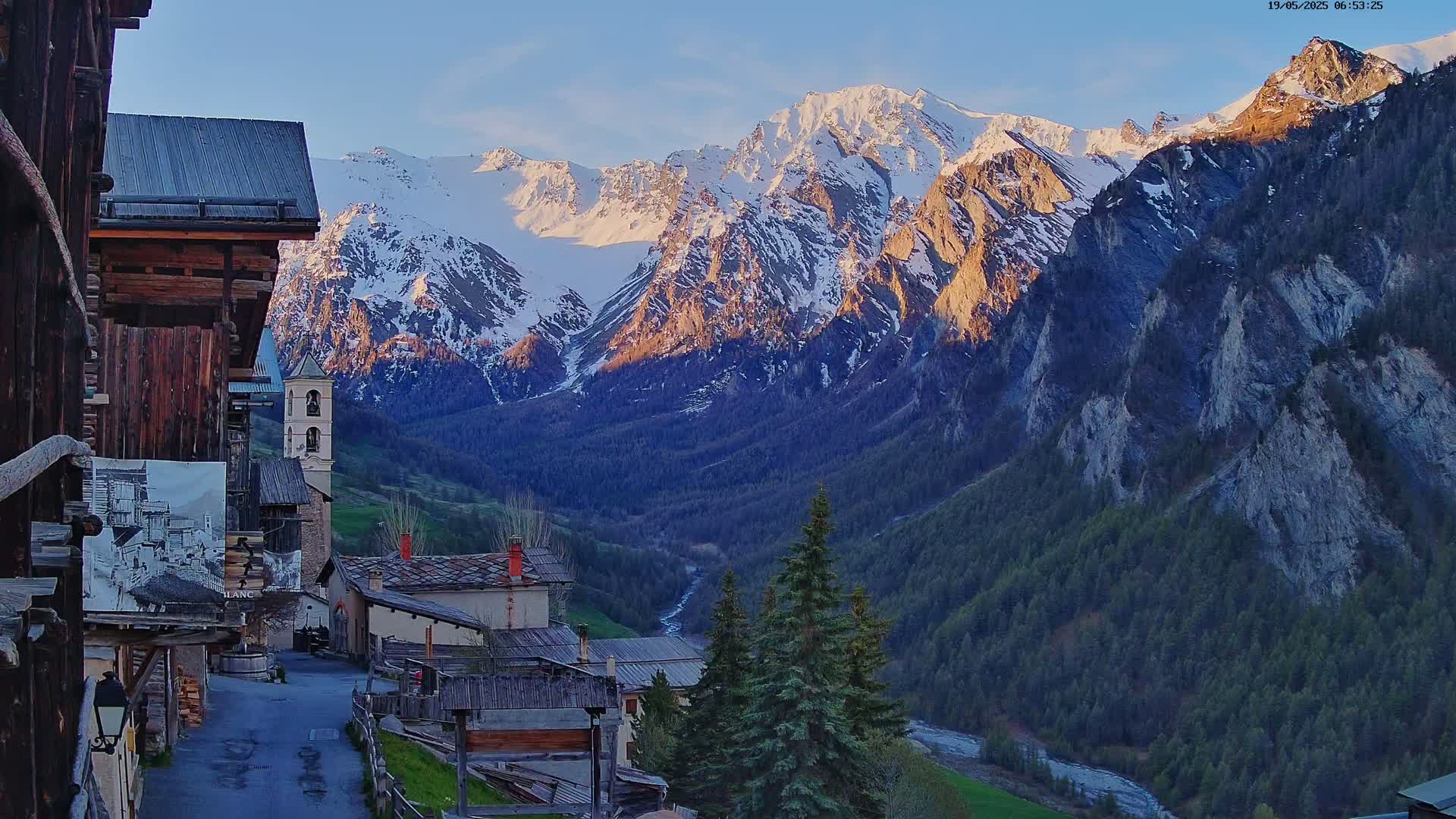 Saint-Véran Village Live Cam - Briancon, Hautes-Alpes, Provence-Alpes-Cote d’Azur, France
