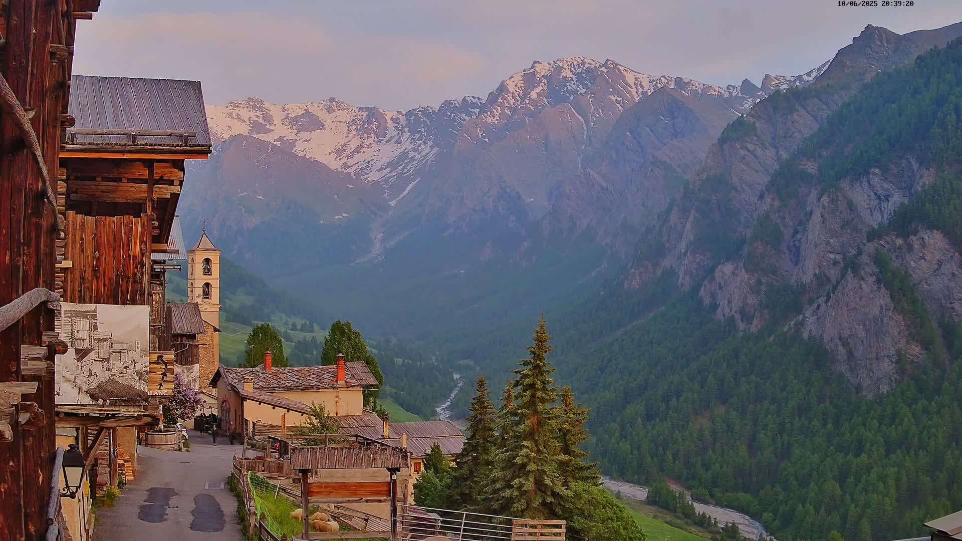 Saint-Véran Village Live Cam - Briancon, Hautes-Alpes, Provence-Alpes-Cote d’Azur, France