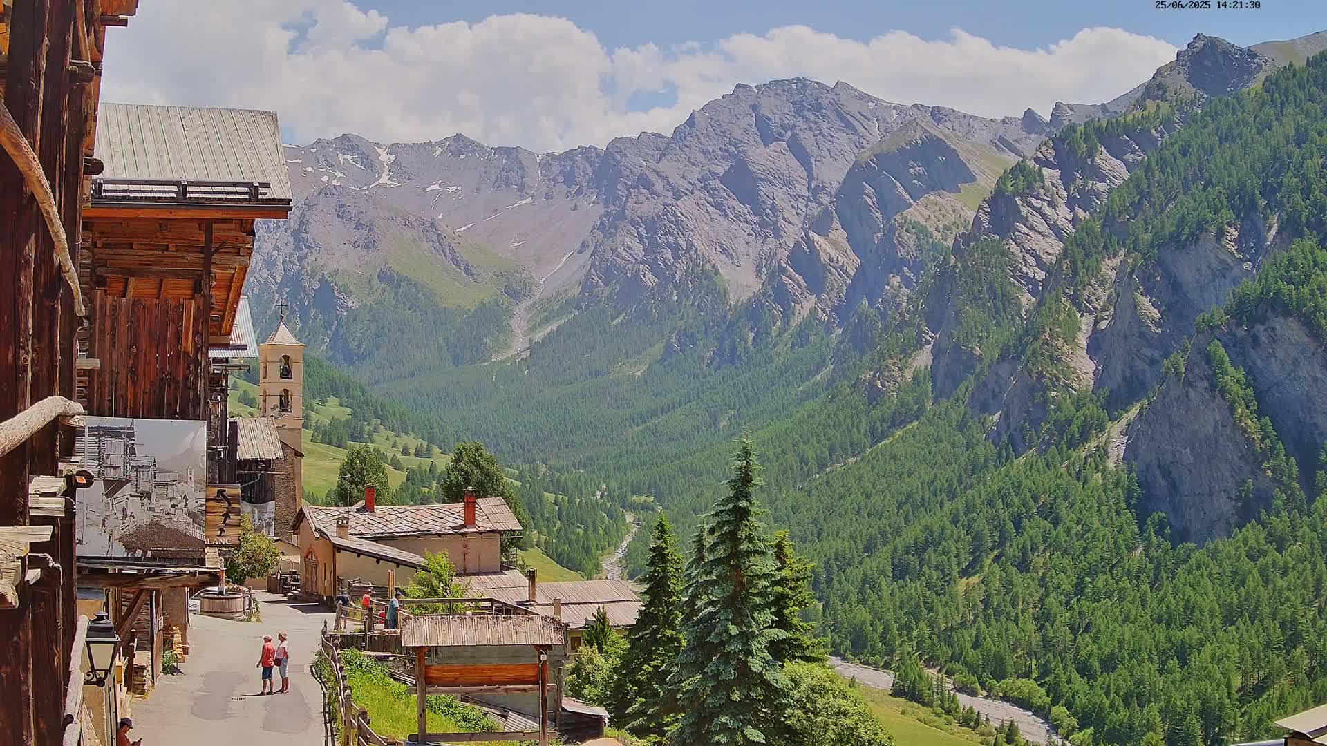 Saint-Véran Village Live Cam - Briancon, Hautes-Alpes, Provence-Alpes-Cote d’Azur, France
