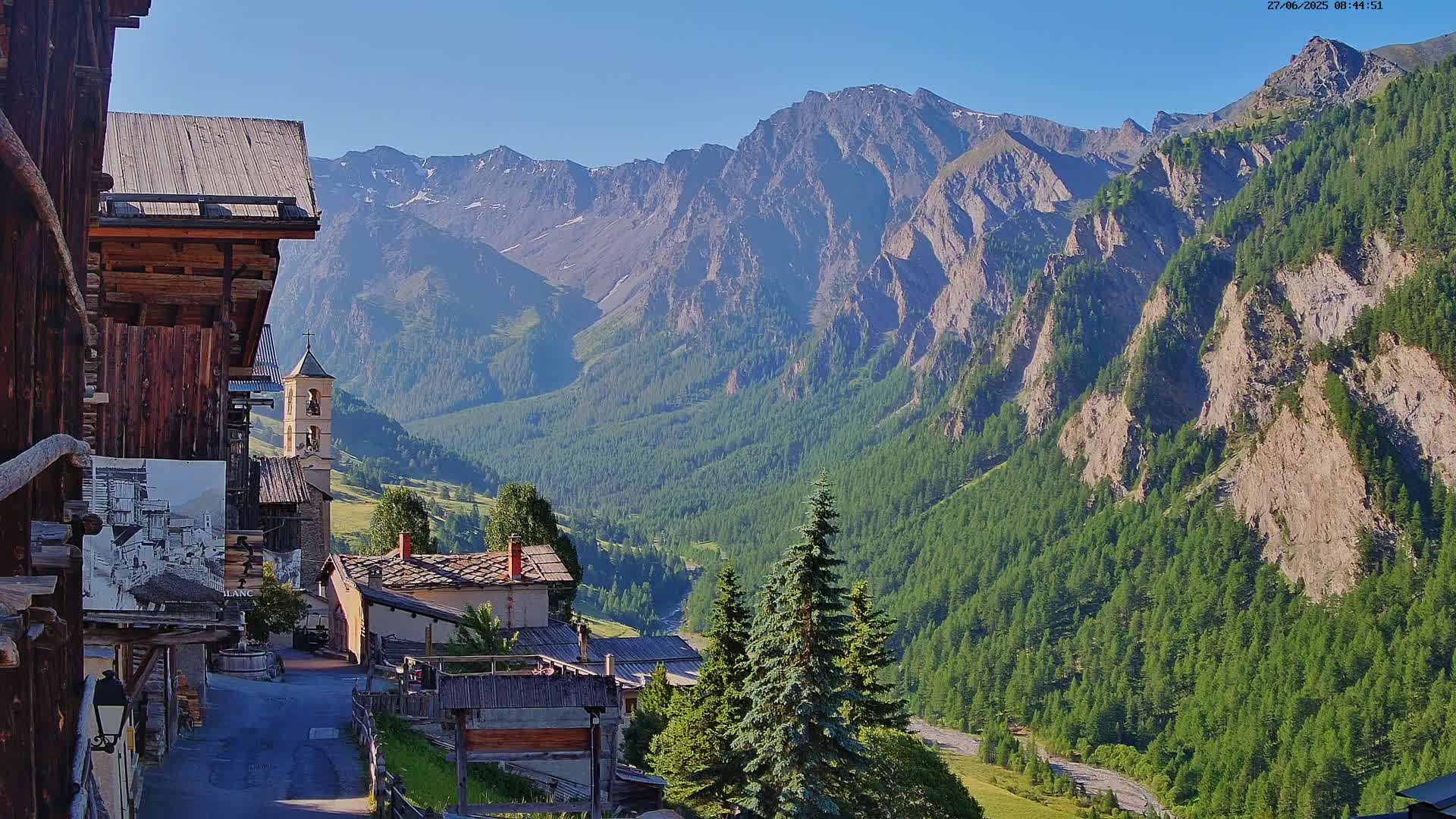 Saint-Véran Village Live Cam - Briancon, Hautes-Alpes, Provence-Alpes-Cote d’Azur, France
