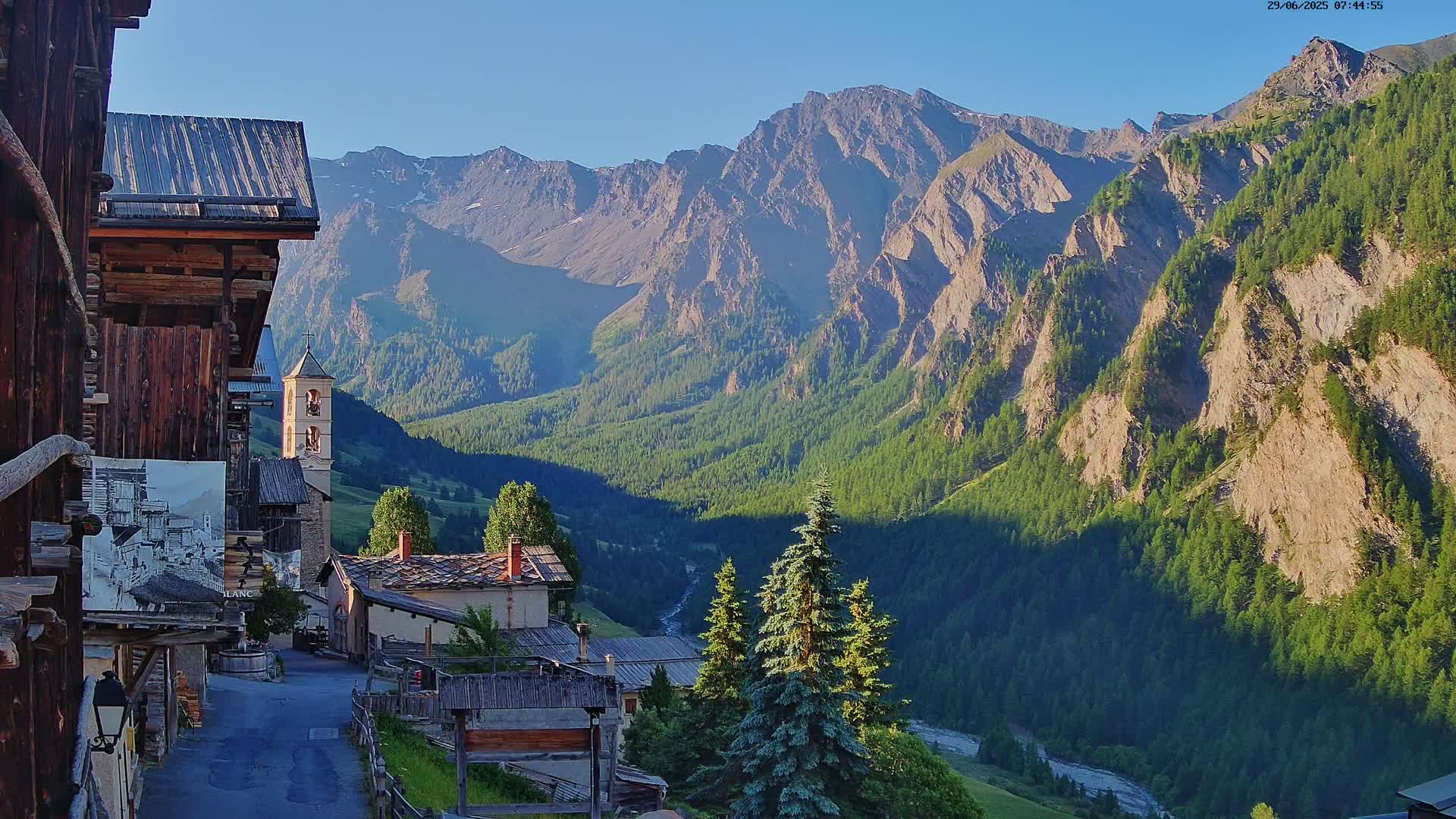 Saint-Véran Village Live Cam - Briancon, Hautes-Alpes, Provence-Alpes-Cote d’Azur, France