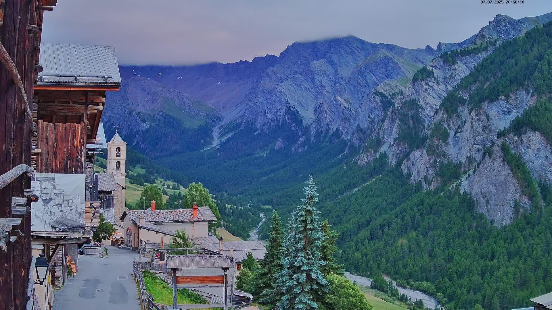 Saint-Véran Village Live Cam - Briancon, Hautes-Alpes, Provence-Alpes-Cote d’Azur, France