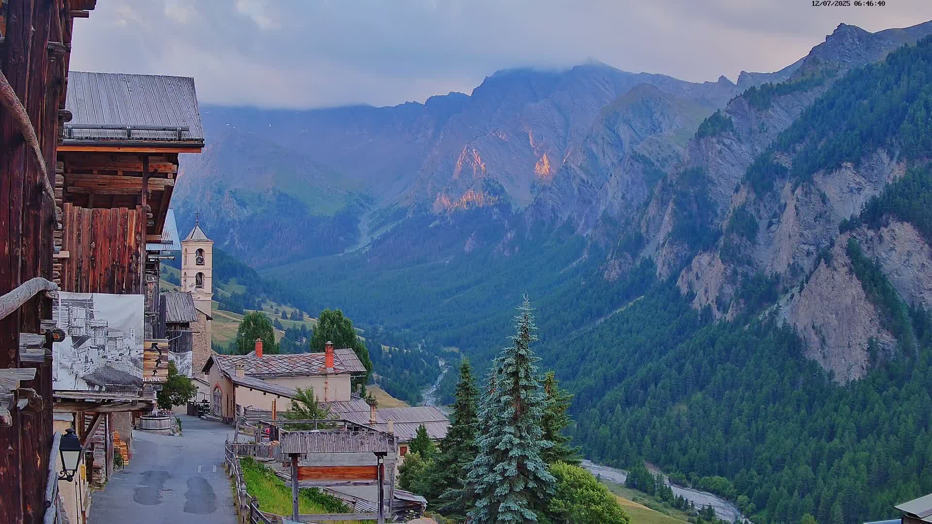 Saint-Véran Village Live Cam - Briancon, Hautes-Alpes, Provence-Alpes-Cote d’Azur, France