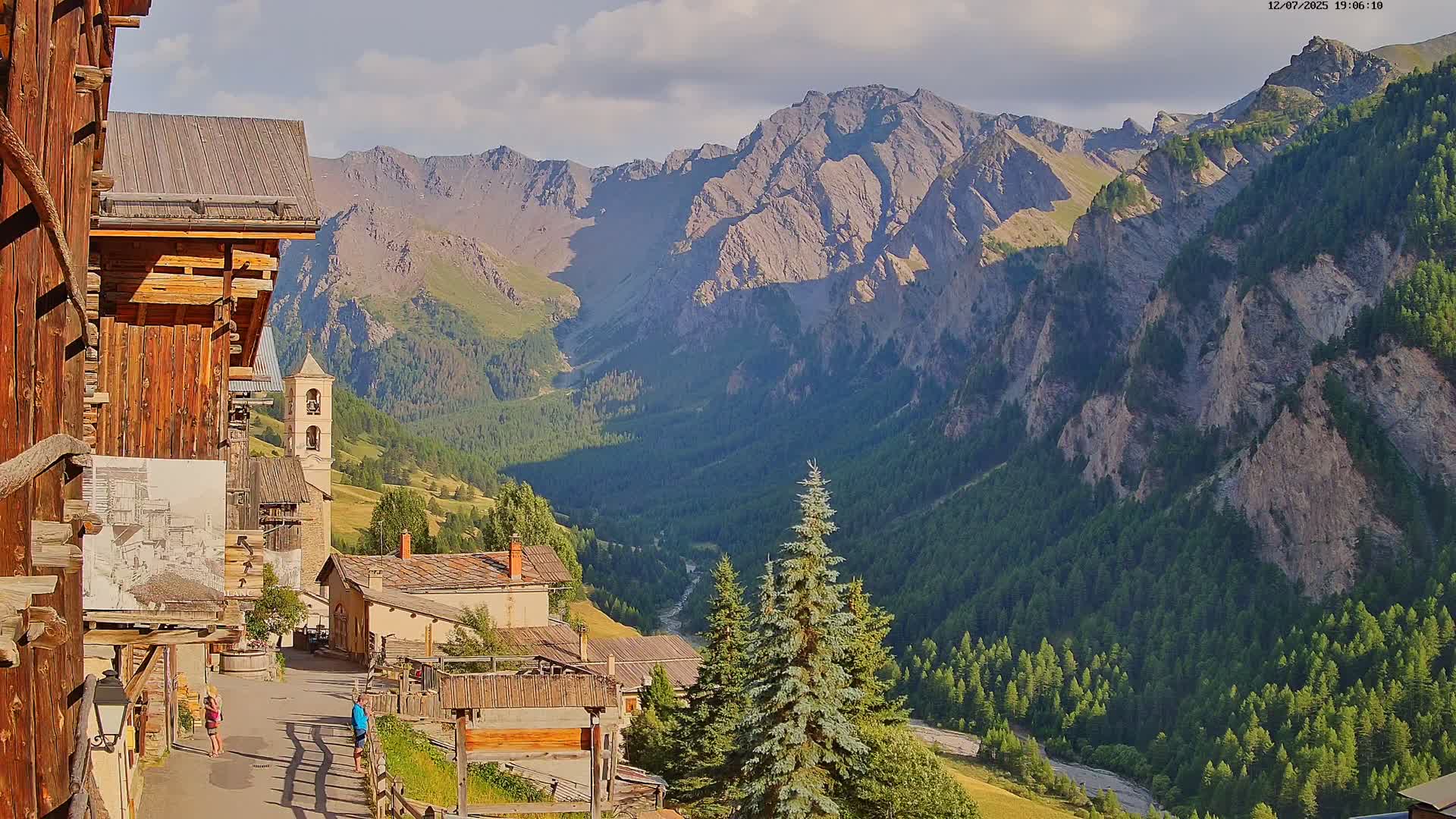 Saint-Véran Village Live Cam - Briancon, Hautes-Alpes, Provence-Alpes-Cote d’Azur, France