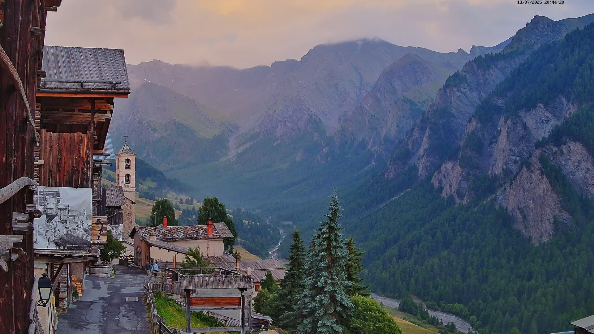 Saint-Véran Village Live Cam - Briancon, Hautes-Alpes, Provence-Alpes-Cote d’Azur, France