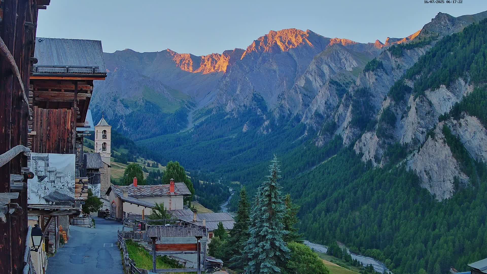 Saint-Véran Village Live Cam - Briancon, Hautes-Alpes, Provence-Alpes-Cote d’Azur, France