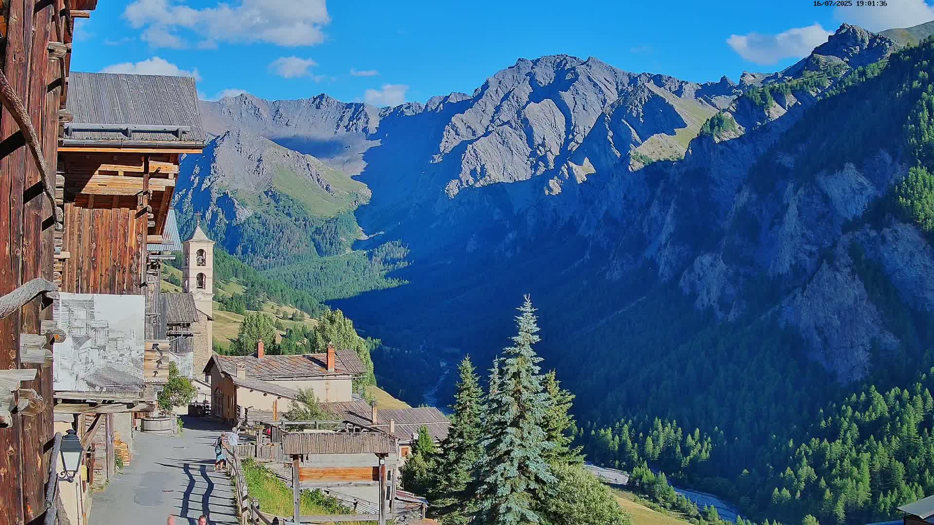 Saint-Véran Village Live Cam - Briancon, Hautes-Alpes, Provence-Alpes-Cote d’Azur, France