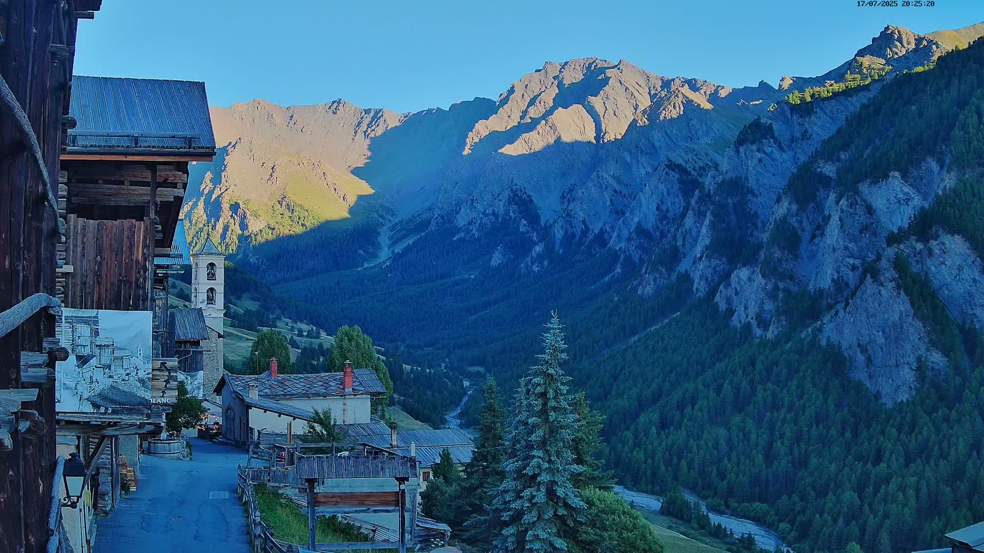 Saint-Véran Village Live Cam - Briancon, Hautes-Alpes, Provence-Alpes-Cote d’Azur, France