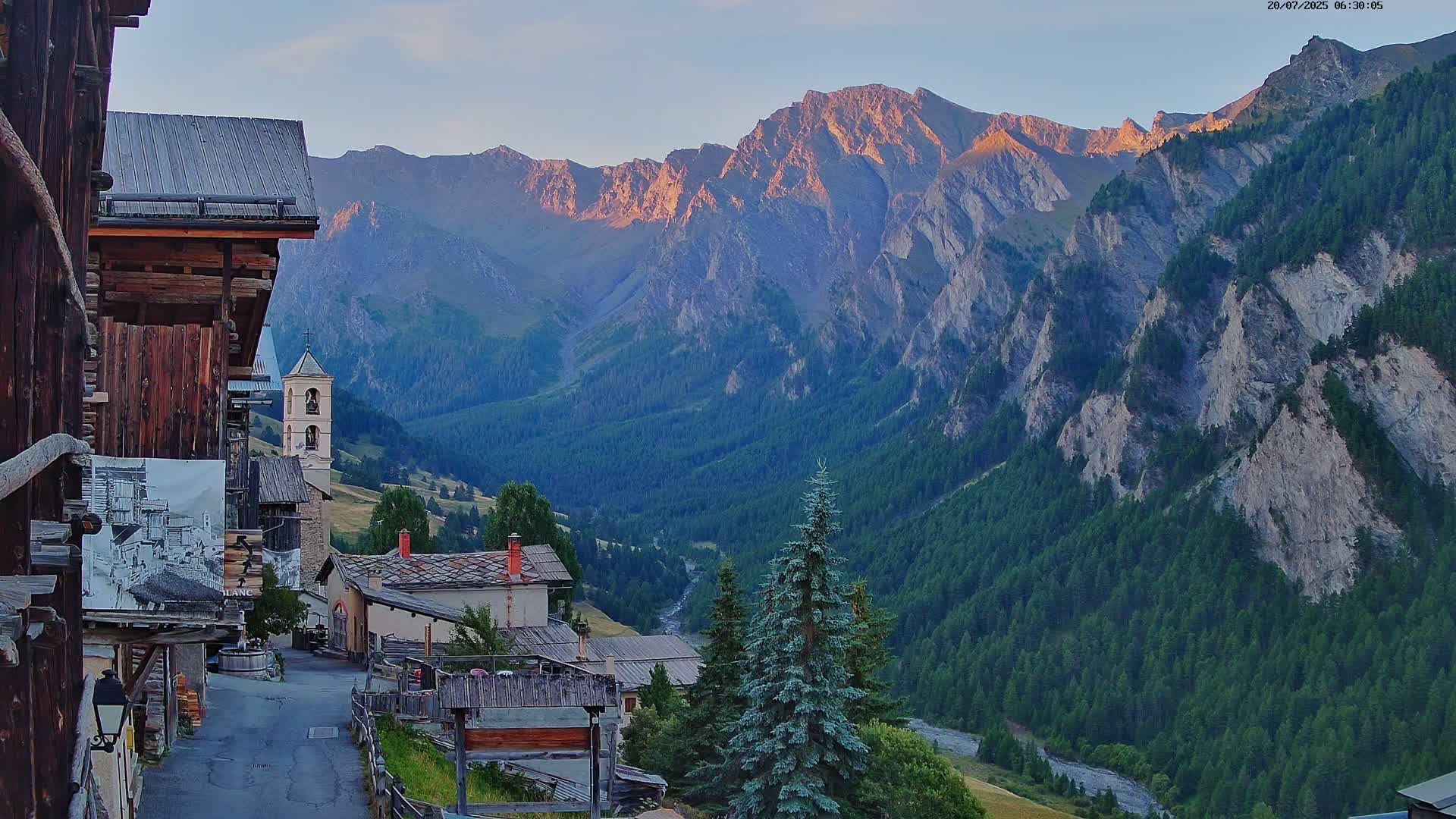 Saint-Véran Village Live Cam - Briancon, Hautes-Alpes, Provence-Alpes-Cote d’Azur, France