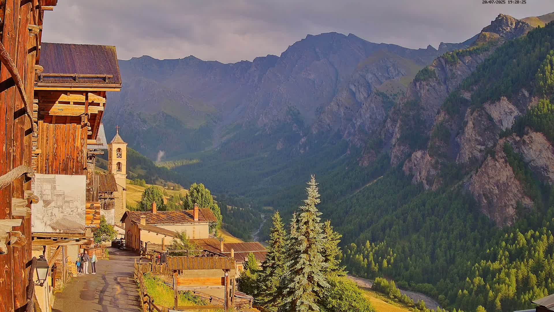 Saint-Véran Village Live Cam - Briancon, Hautes-Alpes, Provence-Alpes-Cote d’Azur, France