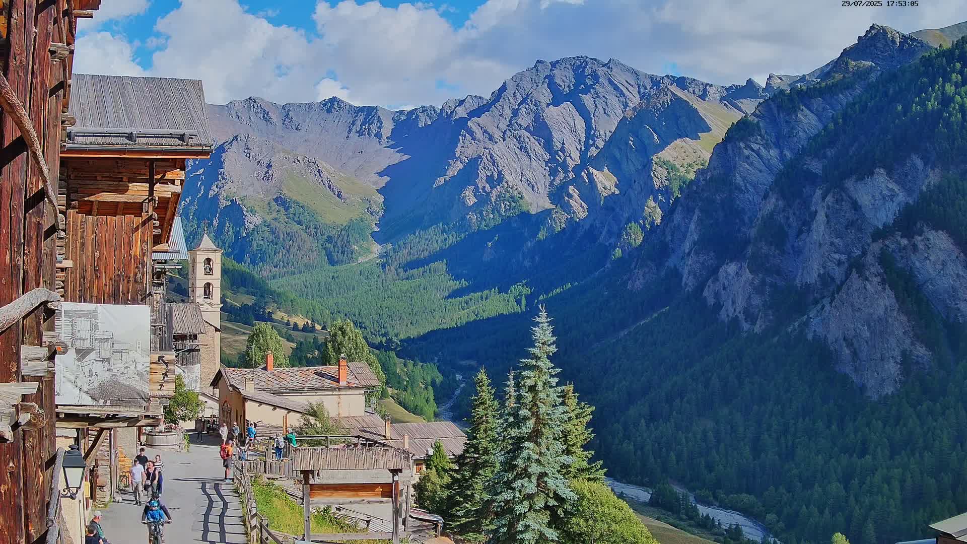 Saint-Véran Village Live Cam - Briancon, Hautes-Alpes, Provence-Alpes-Cote d’Azur, France