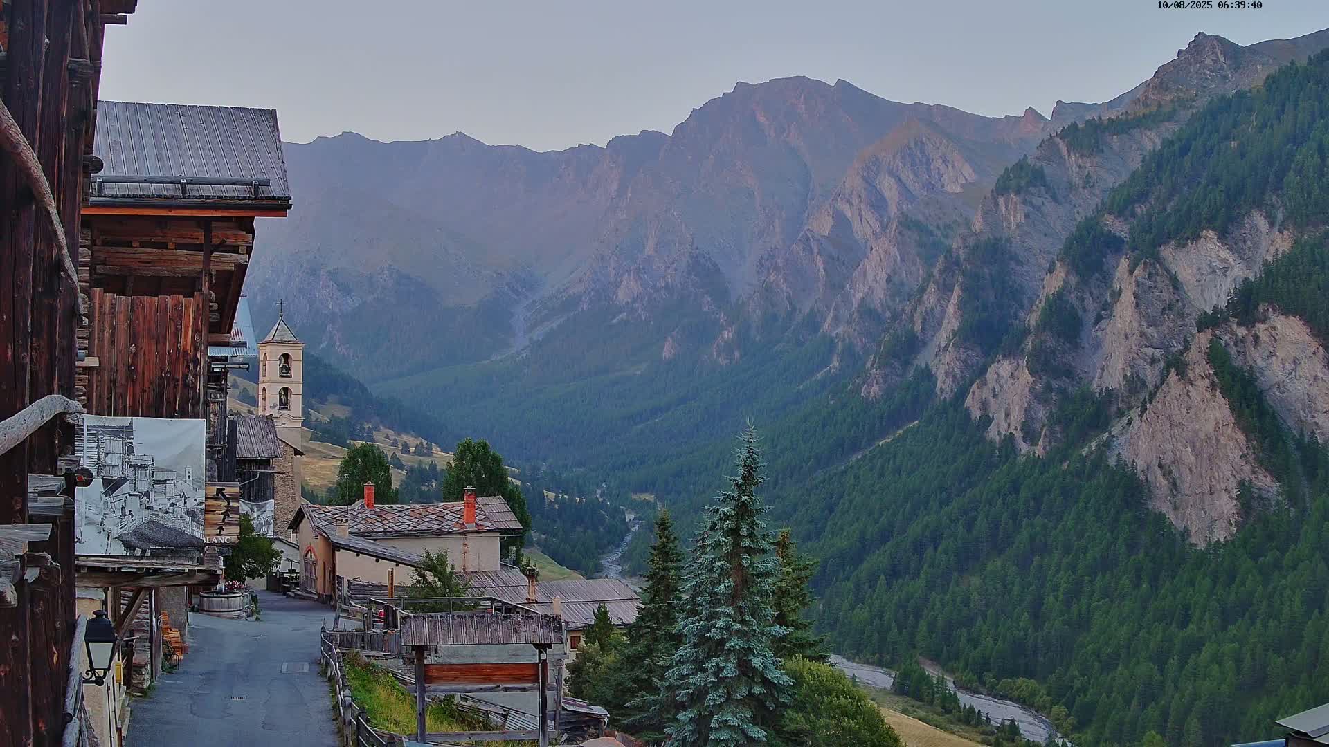 Saint-Véran Village Live Cam - Briancon, Hautes-Alpes, Provence-Alpes-Cote d’Azur, France