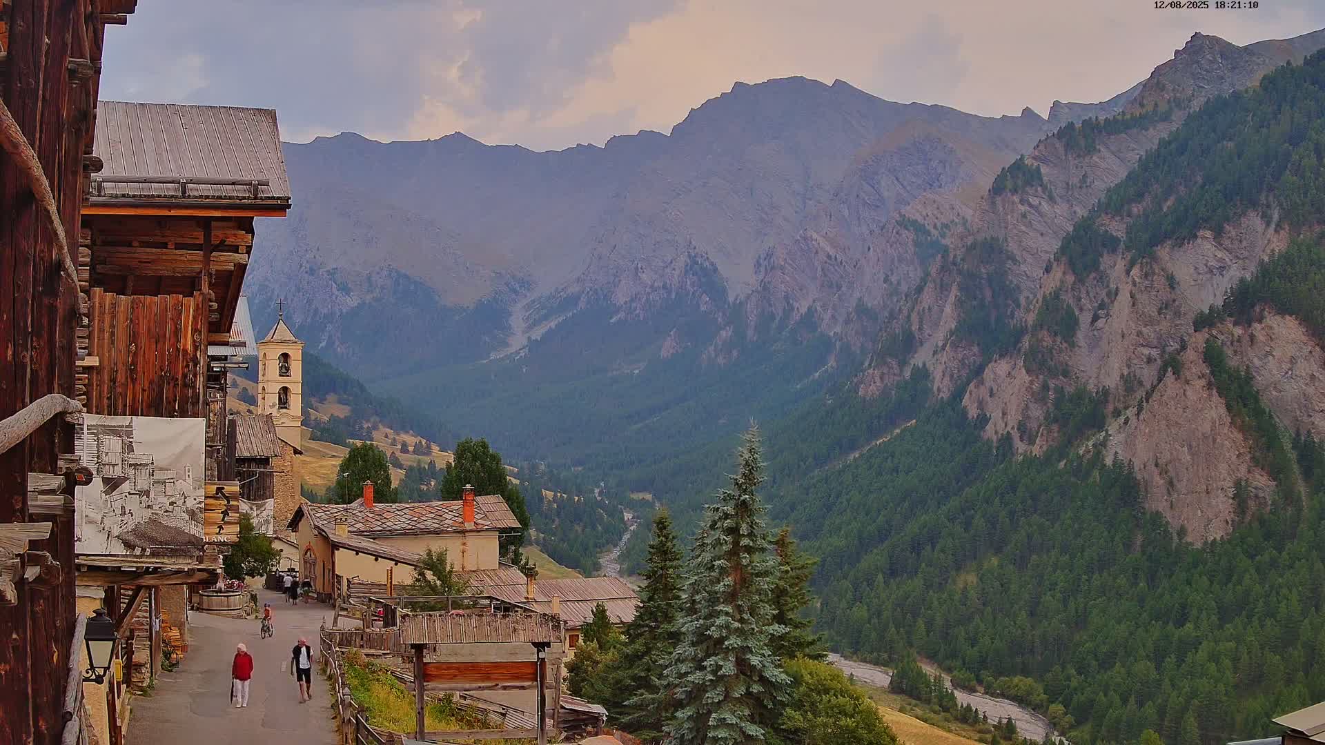 Saint-Véran Village Live Cam - Briancon, Hautes-Alpes, Provence-Alpes-Cote d’Azur, France