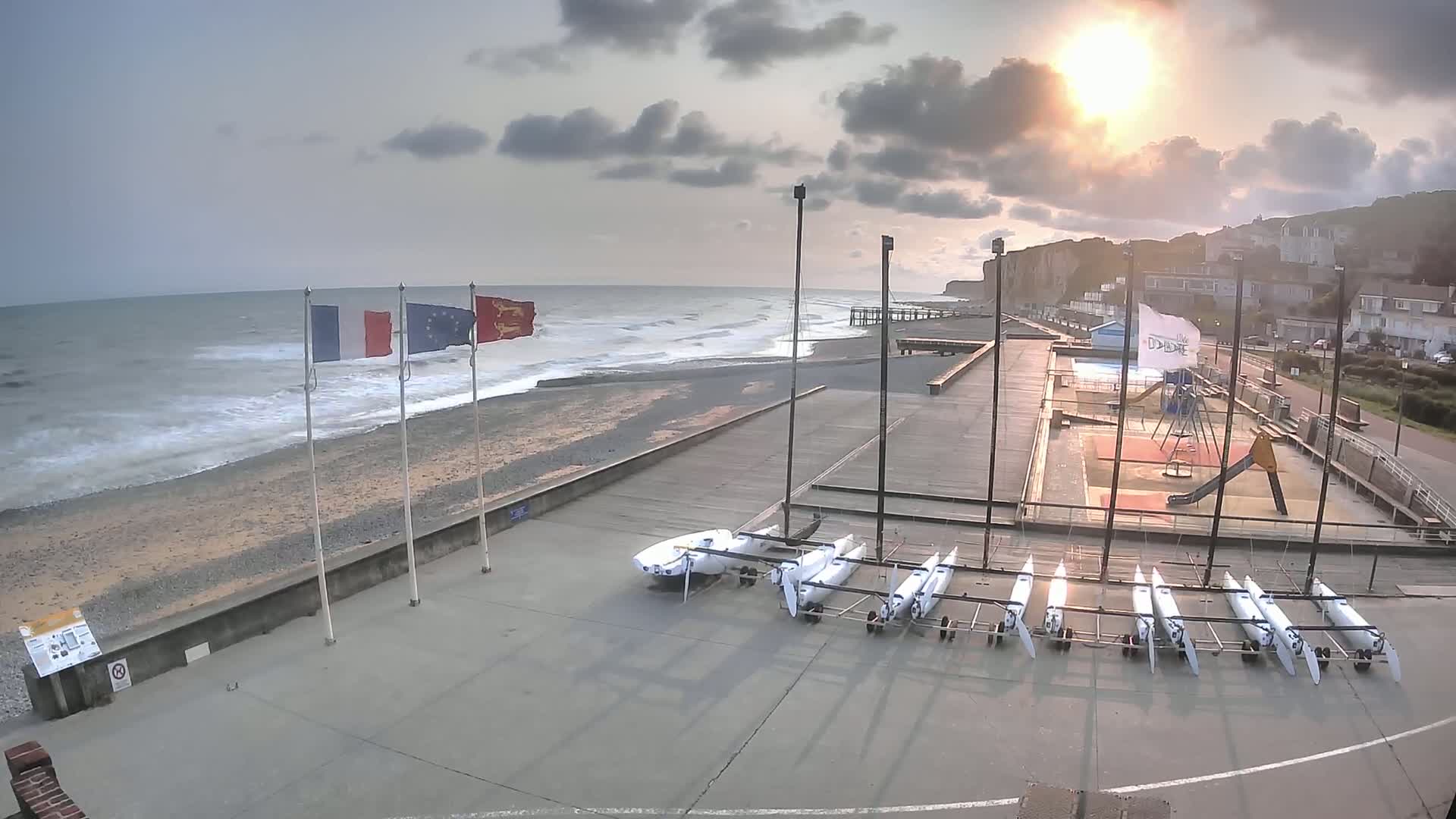 Plage de Veules-les-Roses Beach Live Cam - Dieppe, Seine-Maritime, Normandie, France
