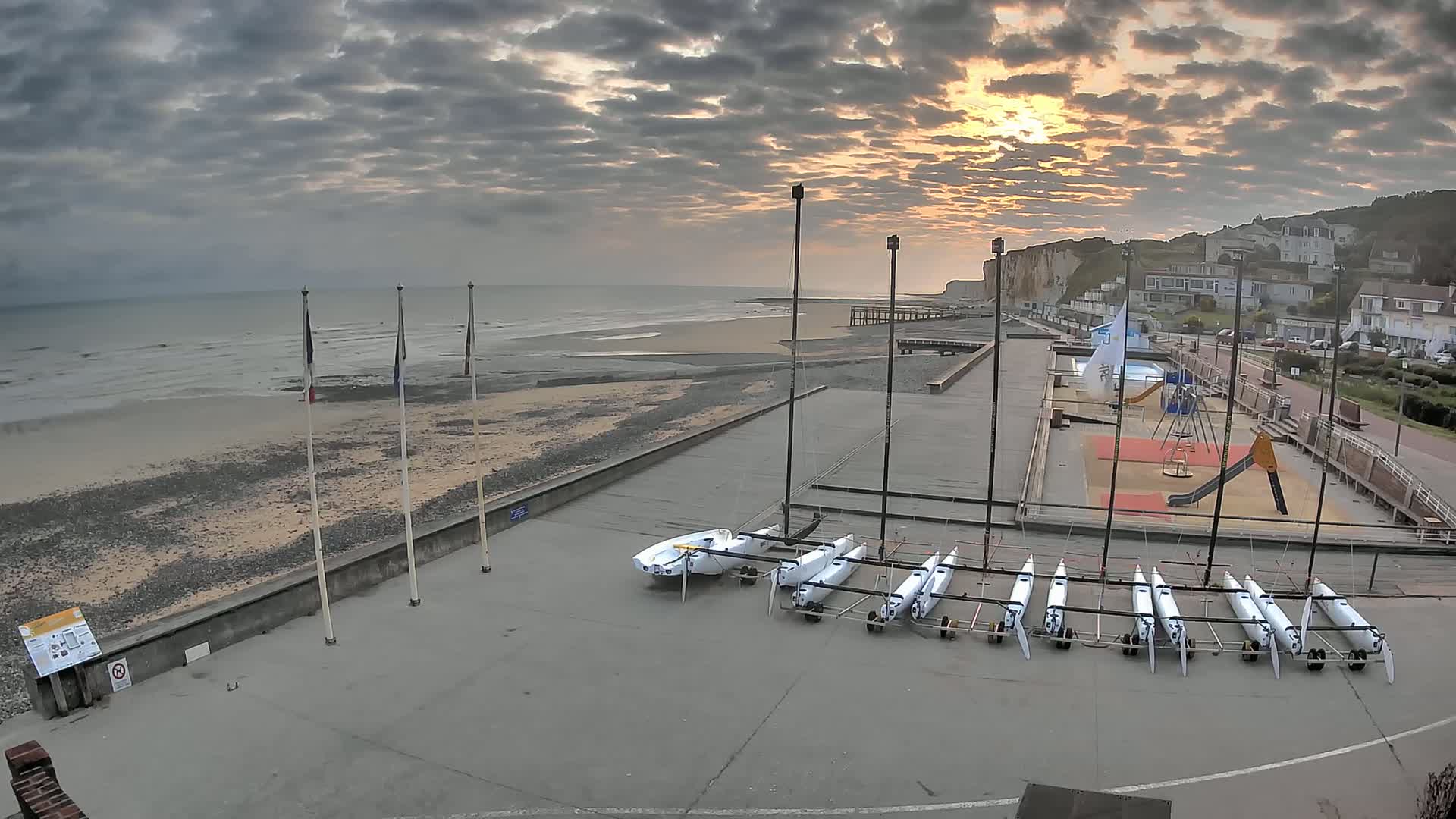 Plage de Veules-les-Roses Beach Live Cam - Dieppe, Seine-Maritime, Normandie, France