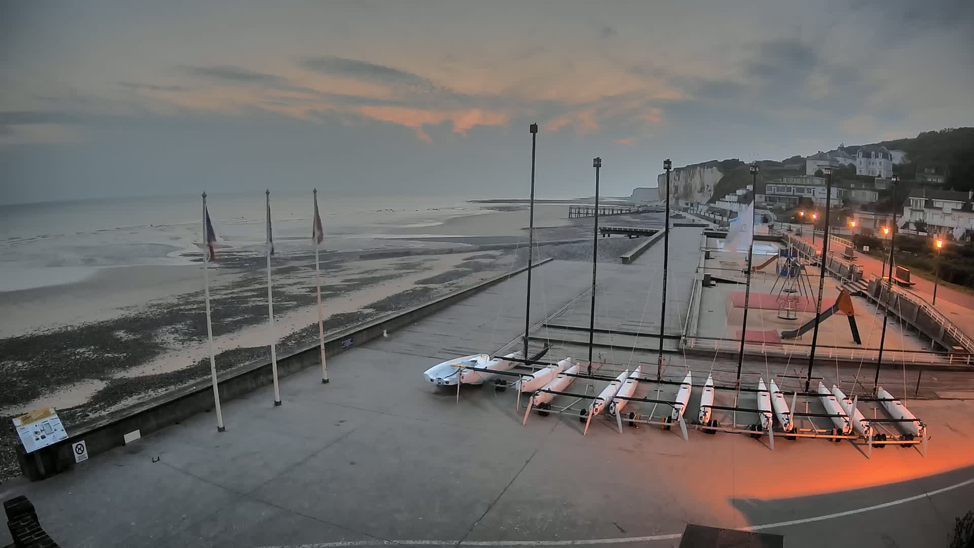 Plage de Veules-les-Roses Beach Live Cam - Dieppe, Seine-Maritime, Normandie, France